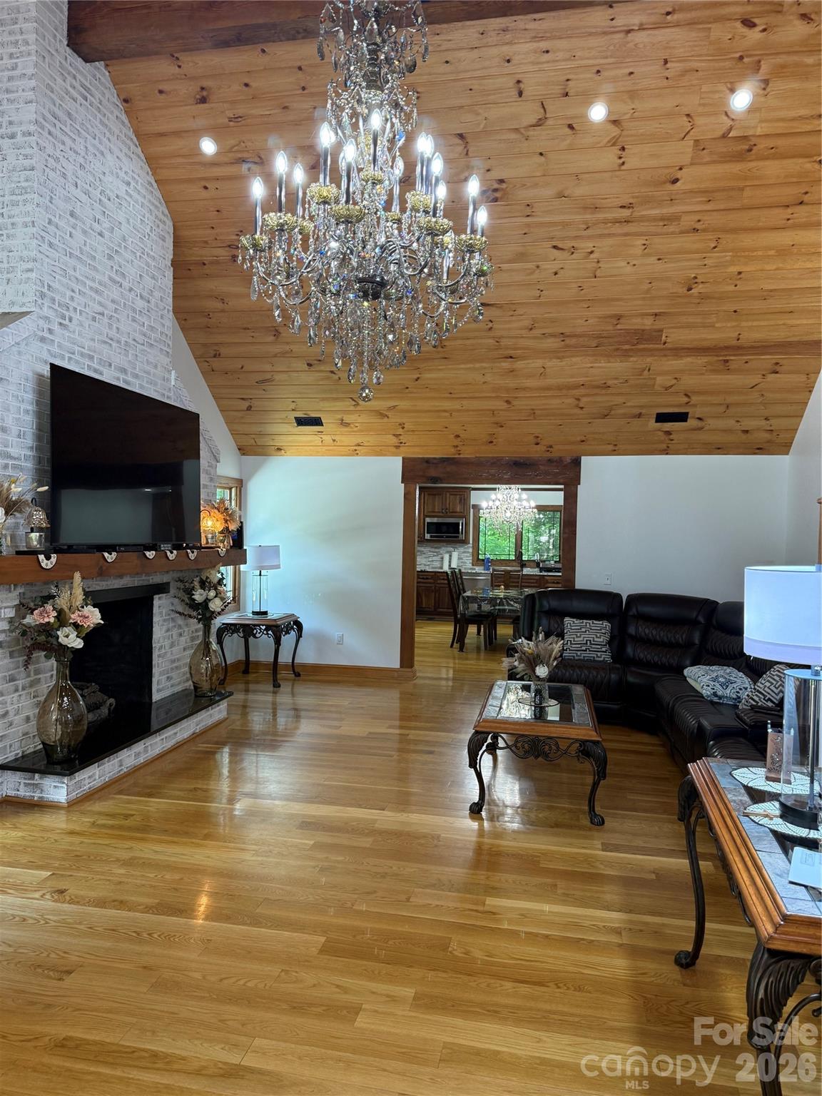 86 Holiday Drive — Hendersonville