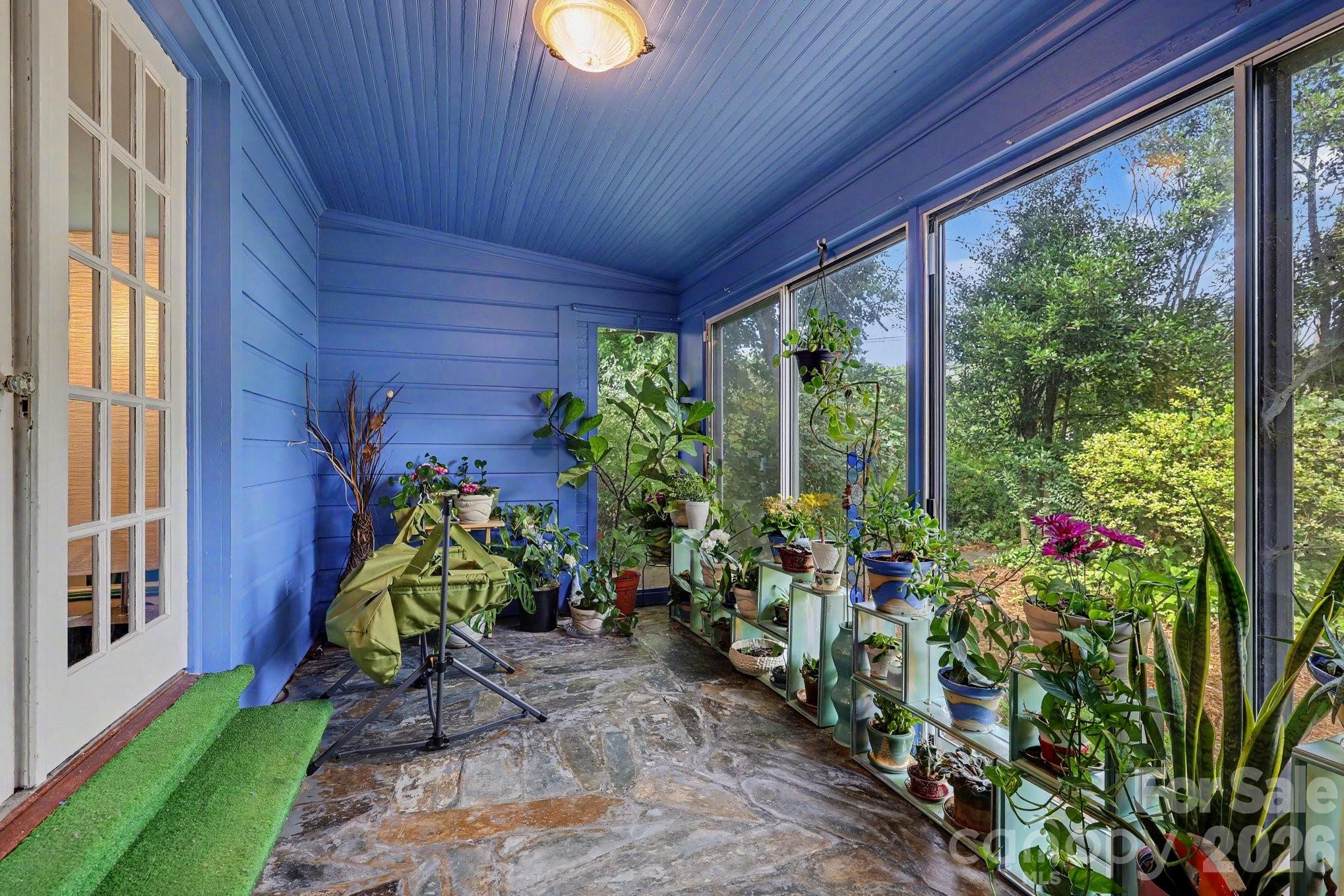 404 Fairview Drive — Lexington