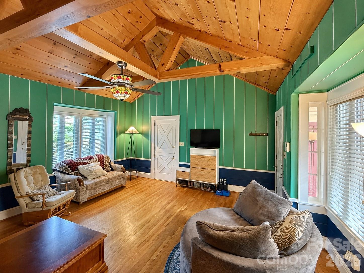 404 Fairview Drive — Lexington