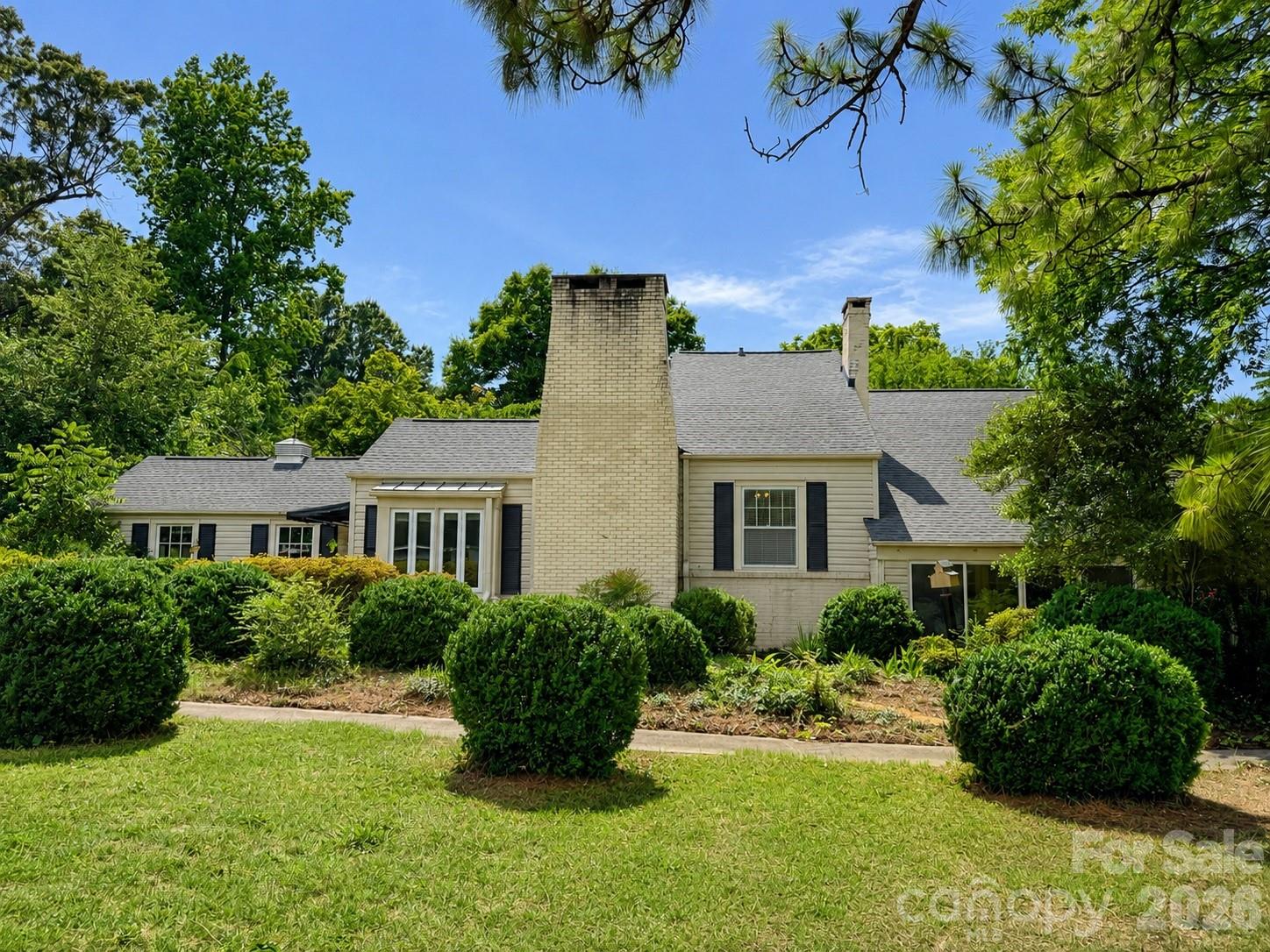 404 Fairview Drive — Lexington