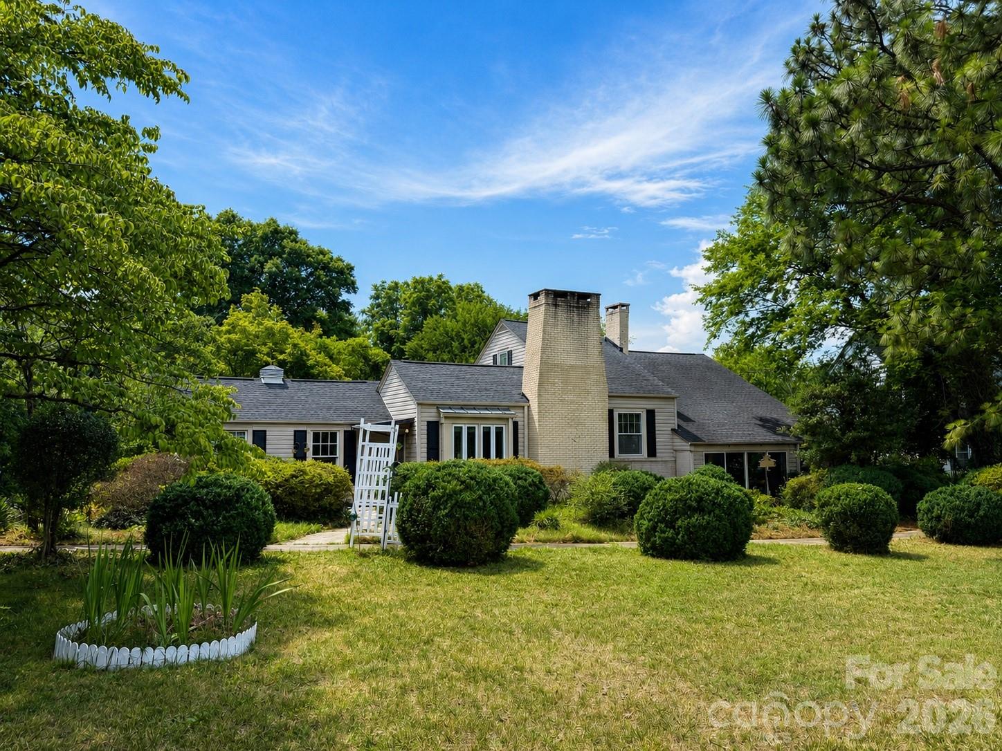 404 Fairview Drive — Lexington
