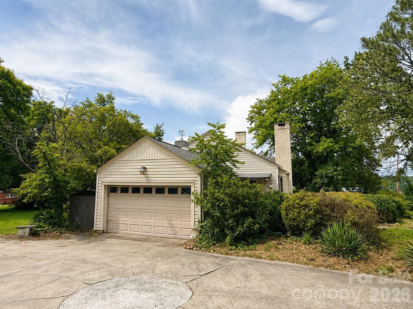 404 Fairview Drive — Lexington