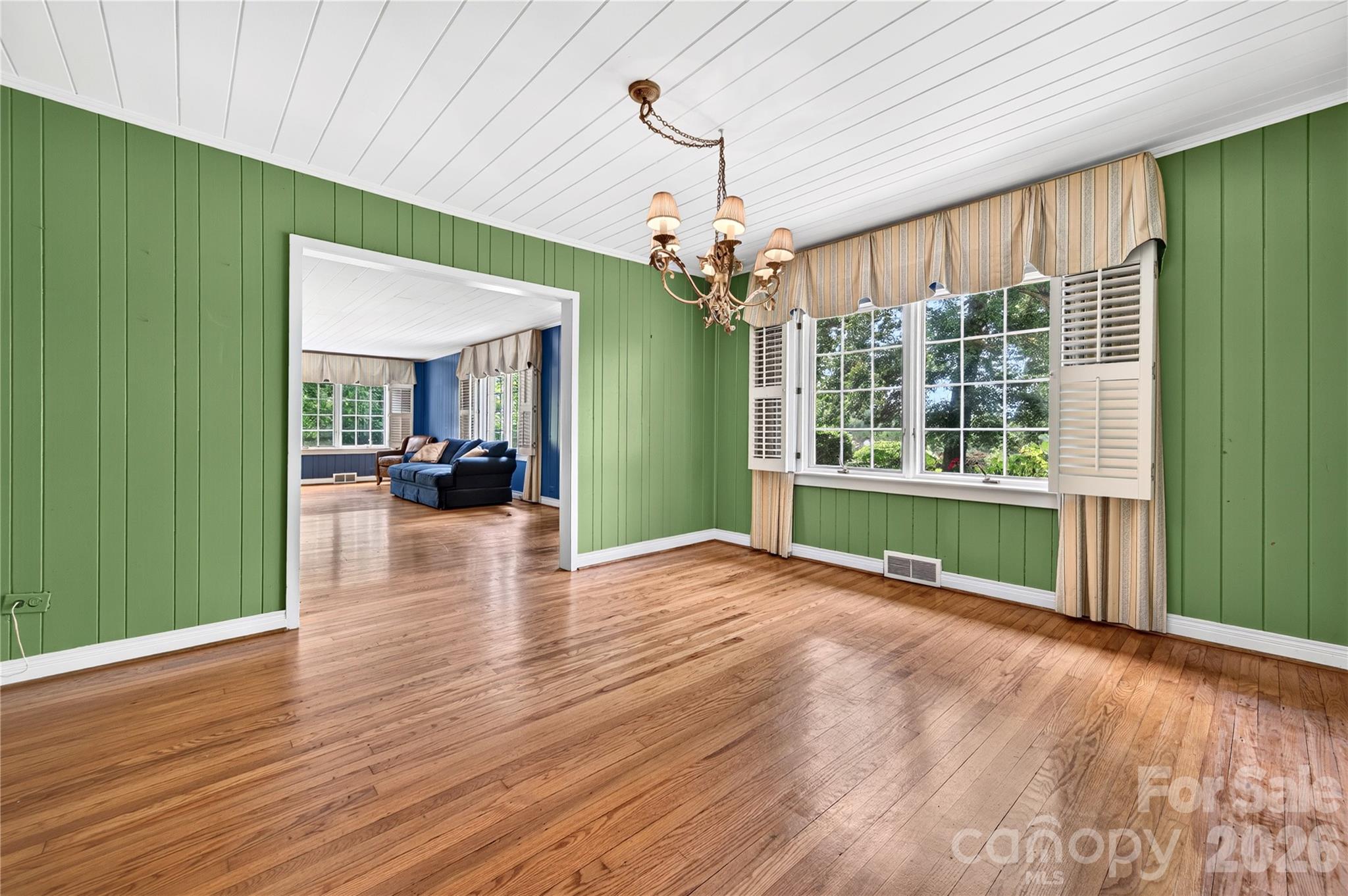 25 Inglewood Road — Asheville
