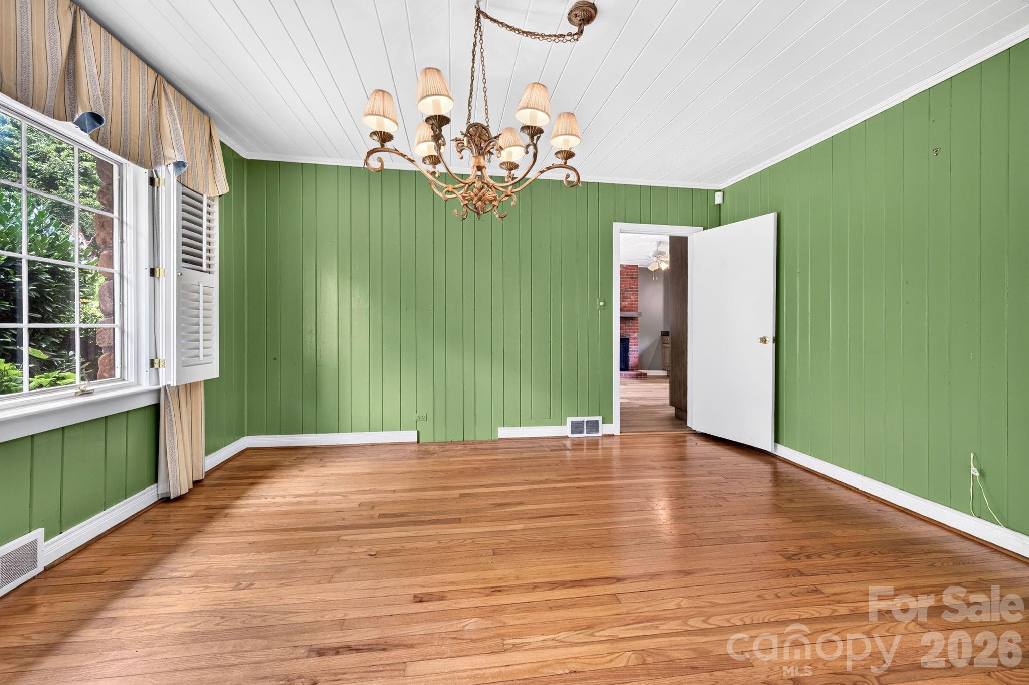 25 Inglewood Road — Asheville