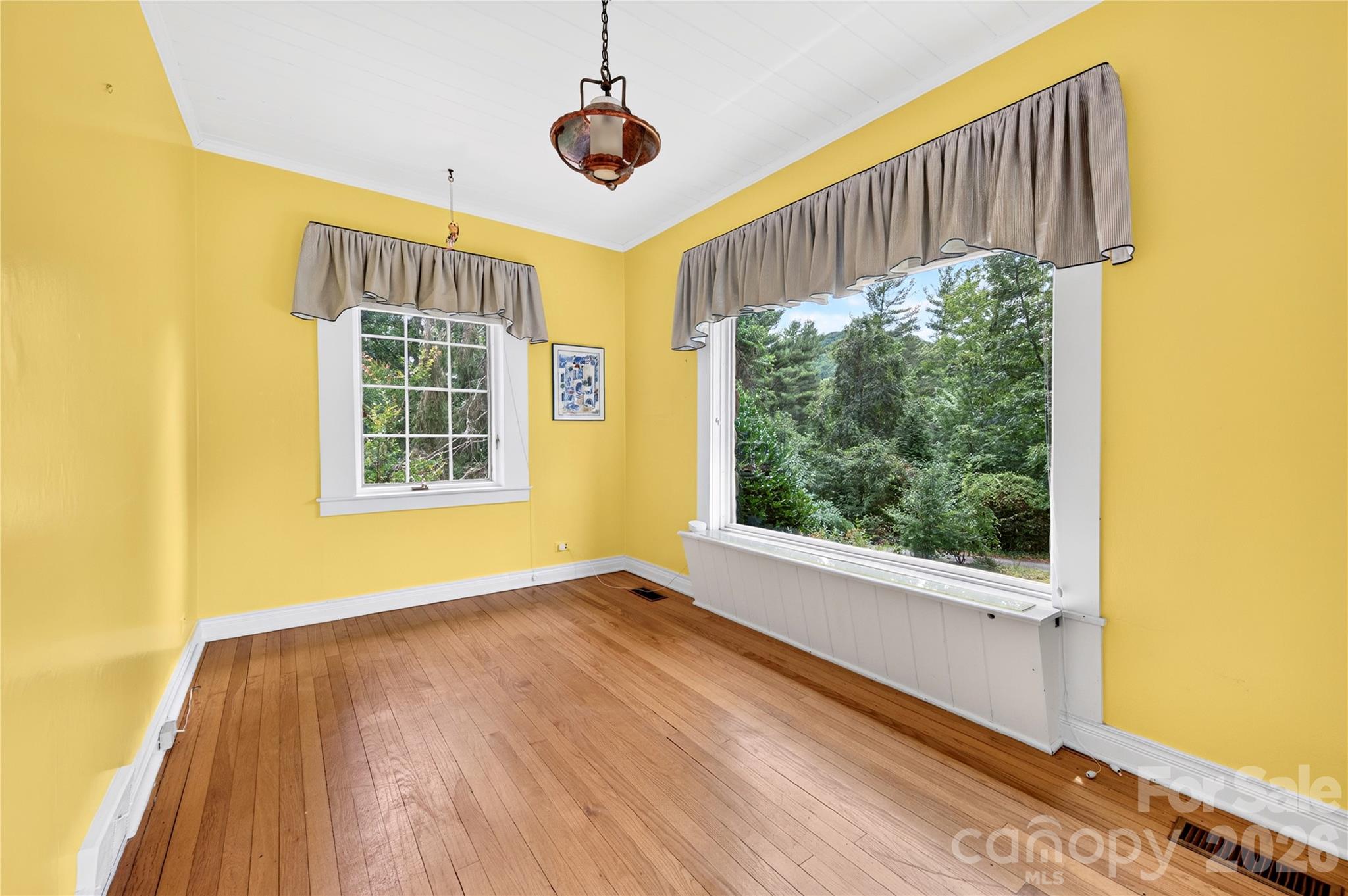 25 Inglewood Road — Asheville