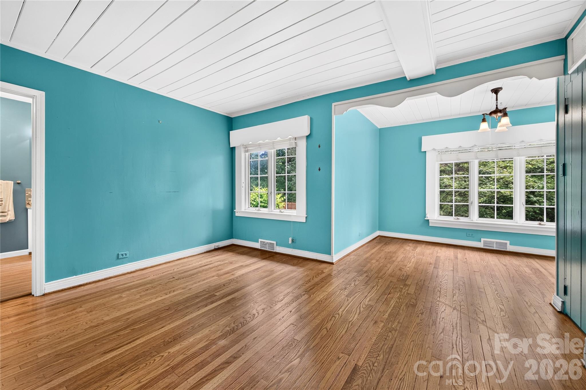 25 Inglewood Road — Asheville