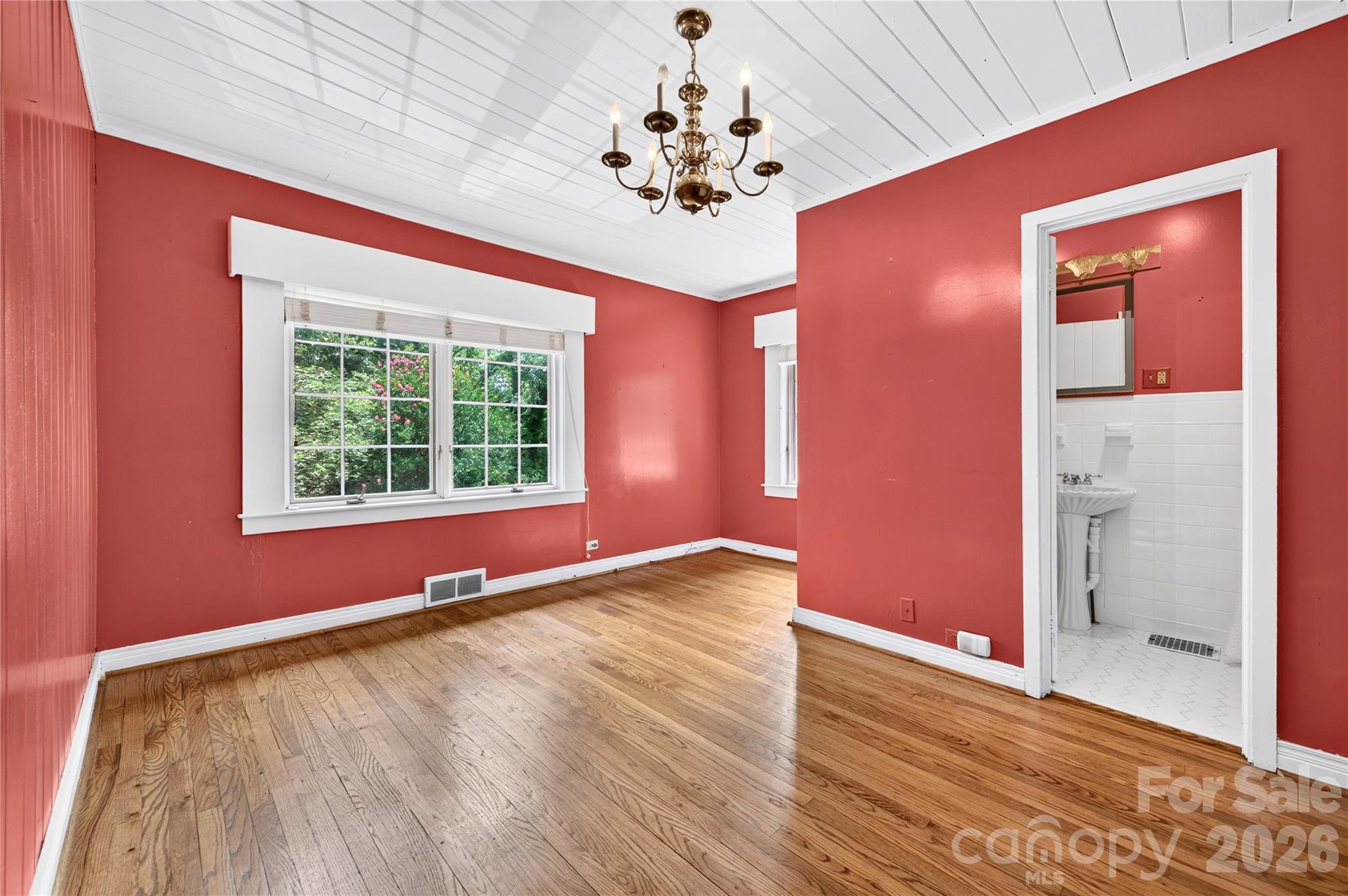 25 Inglewood Road — Asheville