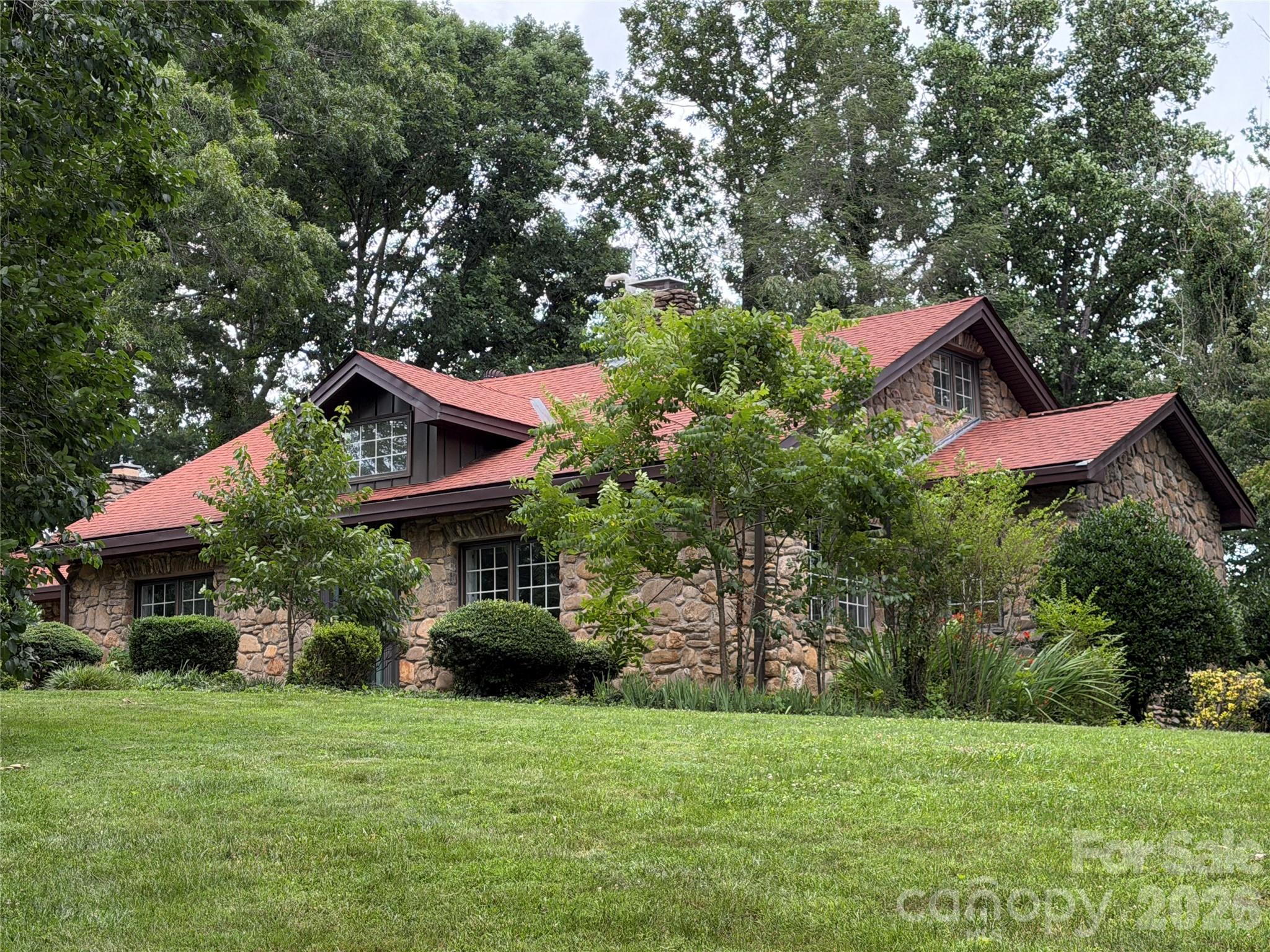25 Inglewood Road — Asheville