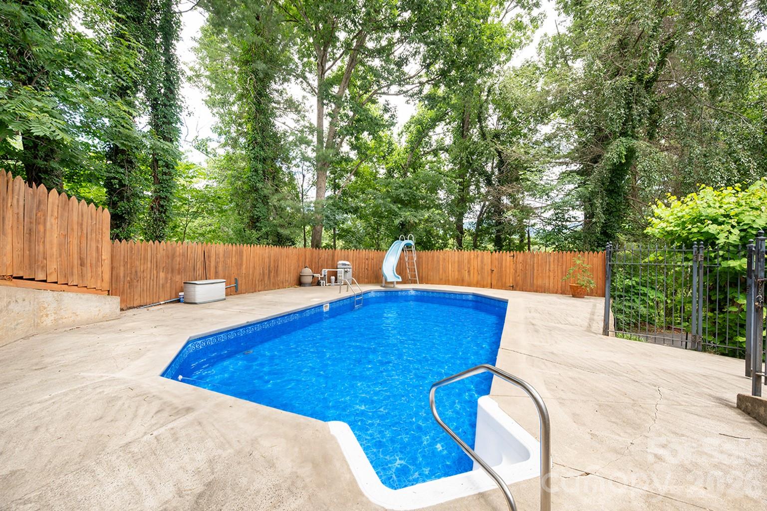 25 Inglewood Road — Asheville