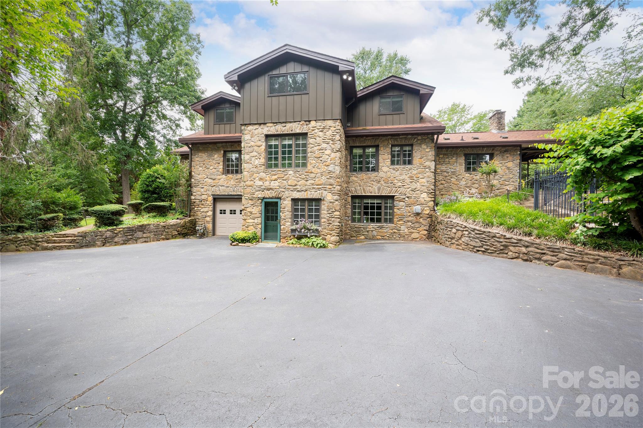 25 Inglewood Road — Asheville