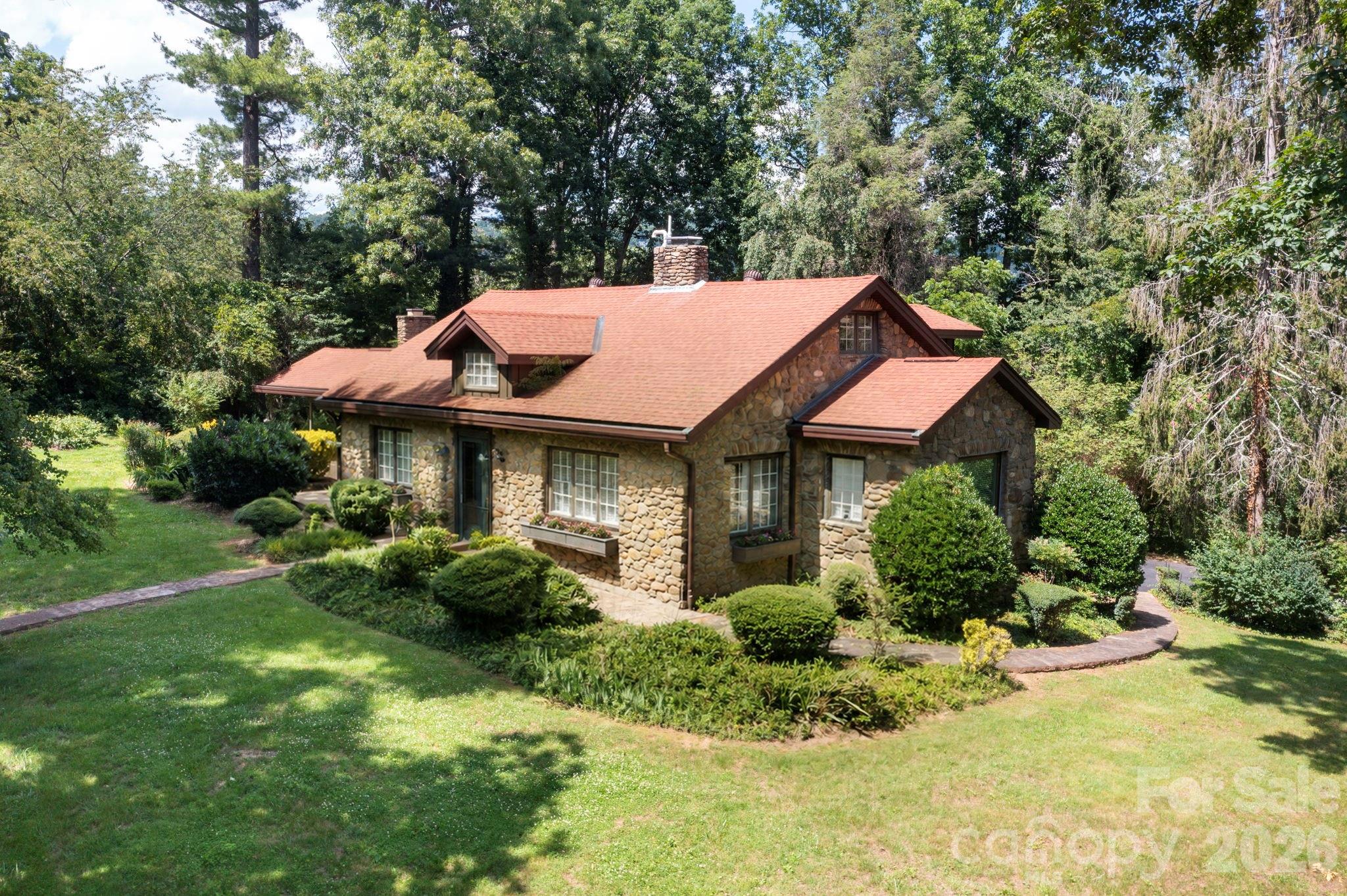 25 Inglewood Road — Asheville
