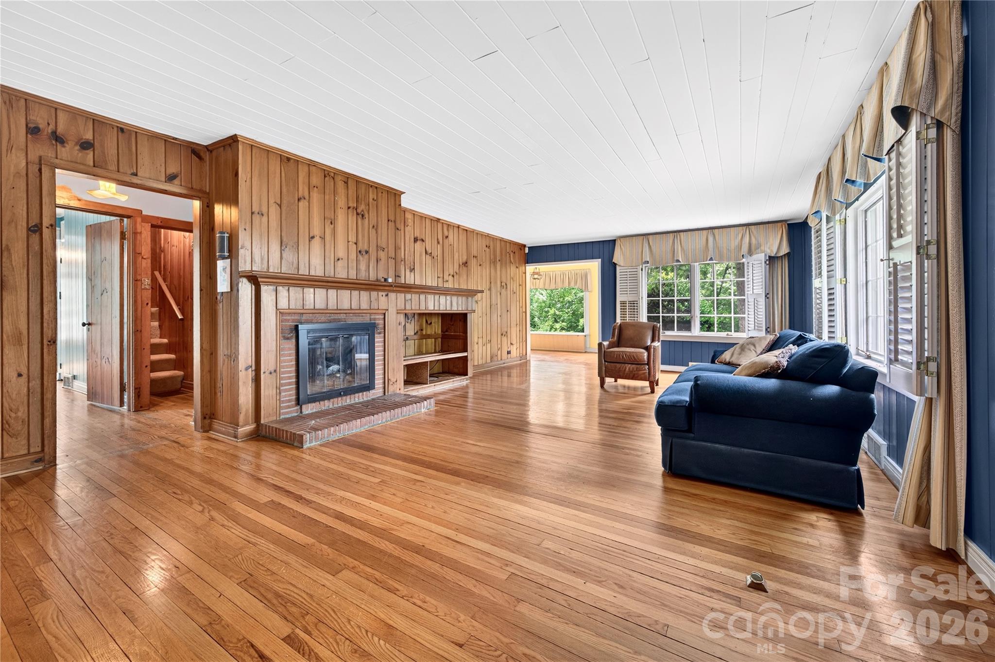 25 Inglewood Road — Asheville