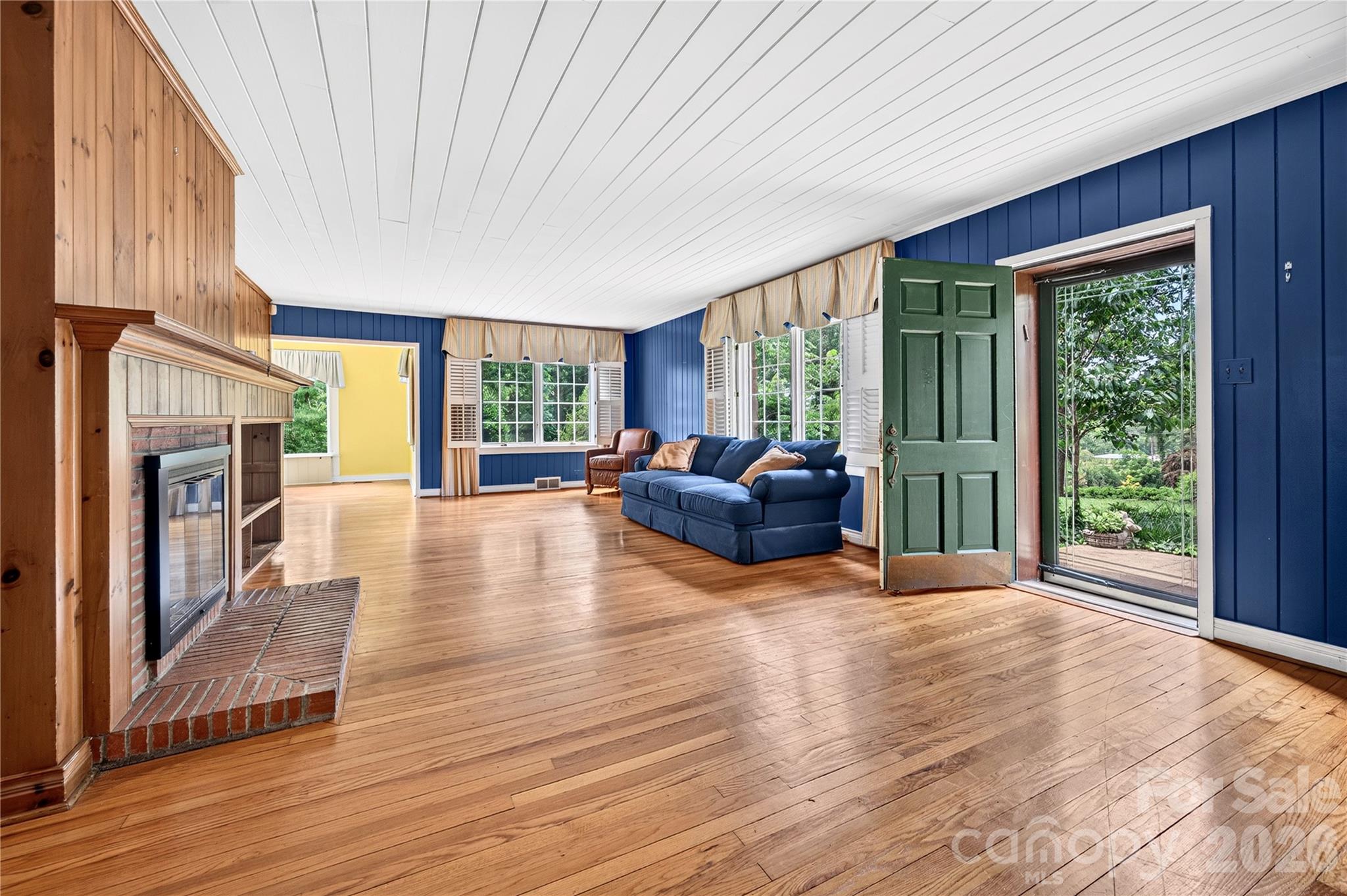 25 Inglewood Road — Asheville