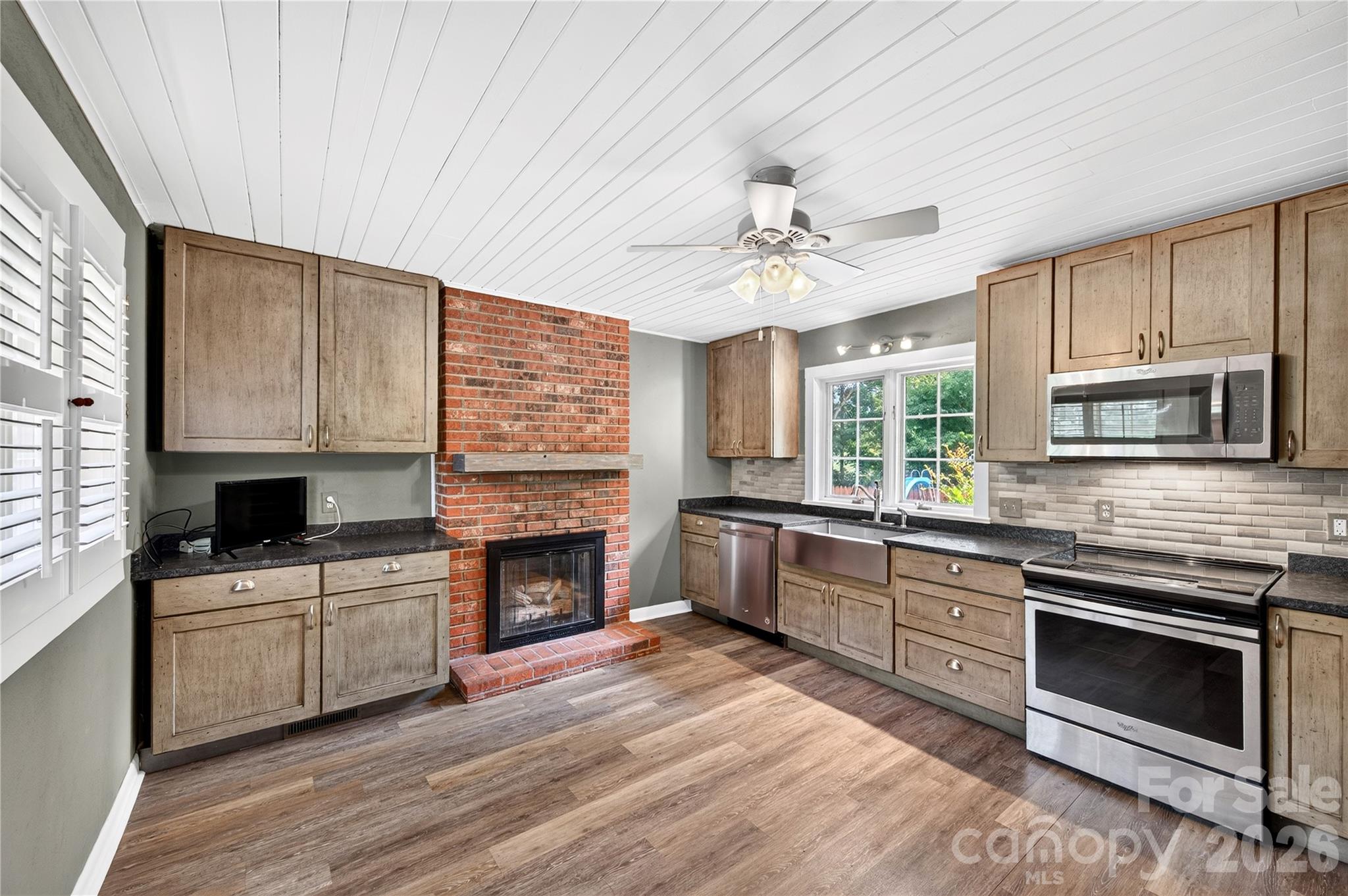 25 Inglewood Road — Asheville
