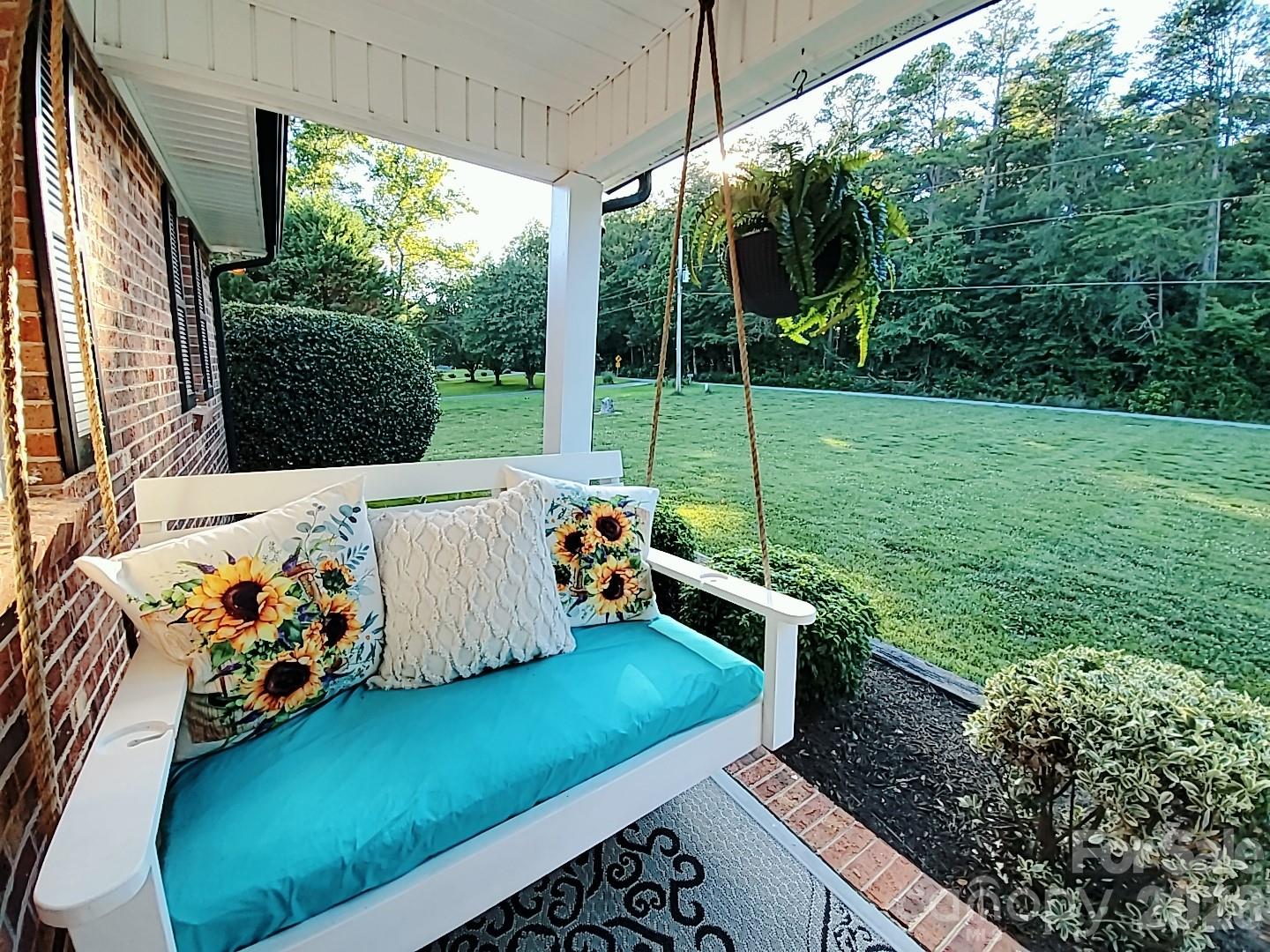 318 Rutledge Road — Mount Holly