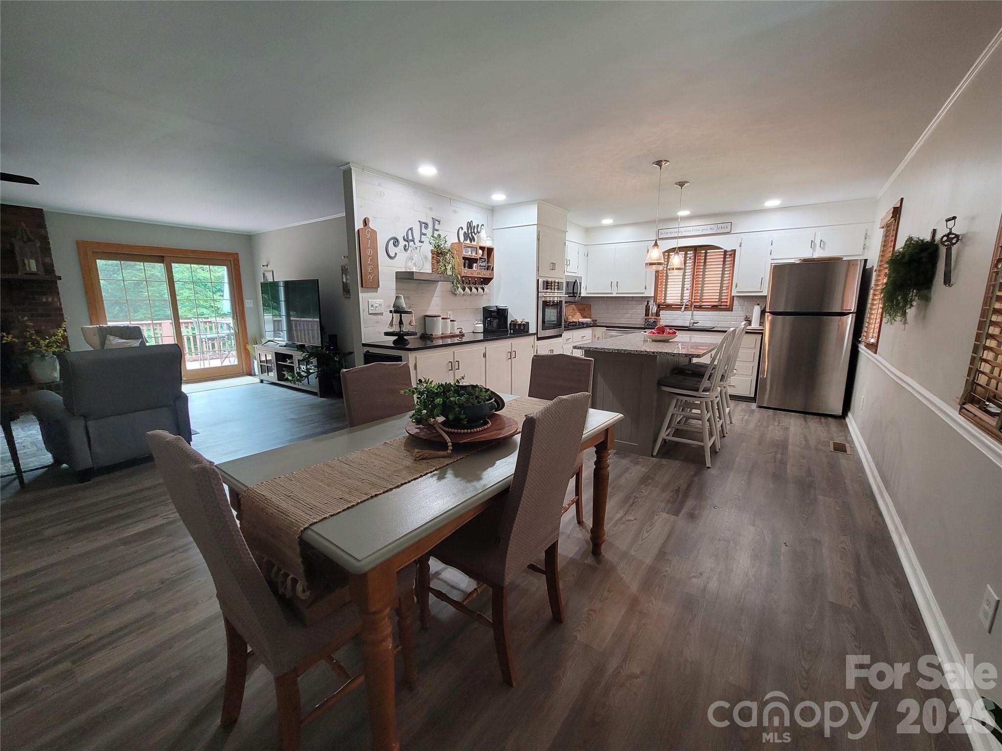 318 Rutledge Road — Mount Holly