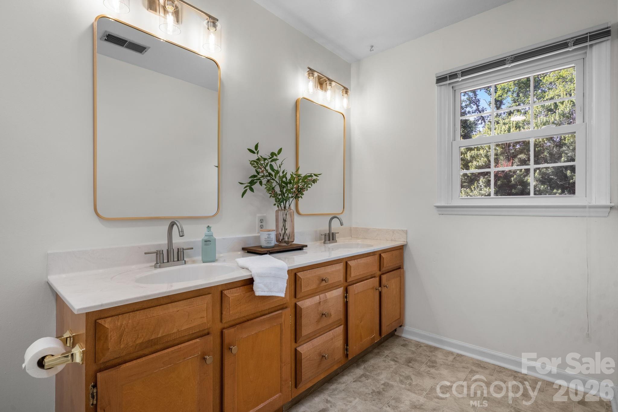 3252 Hollyhill Circle — Valdese