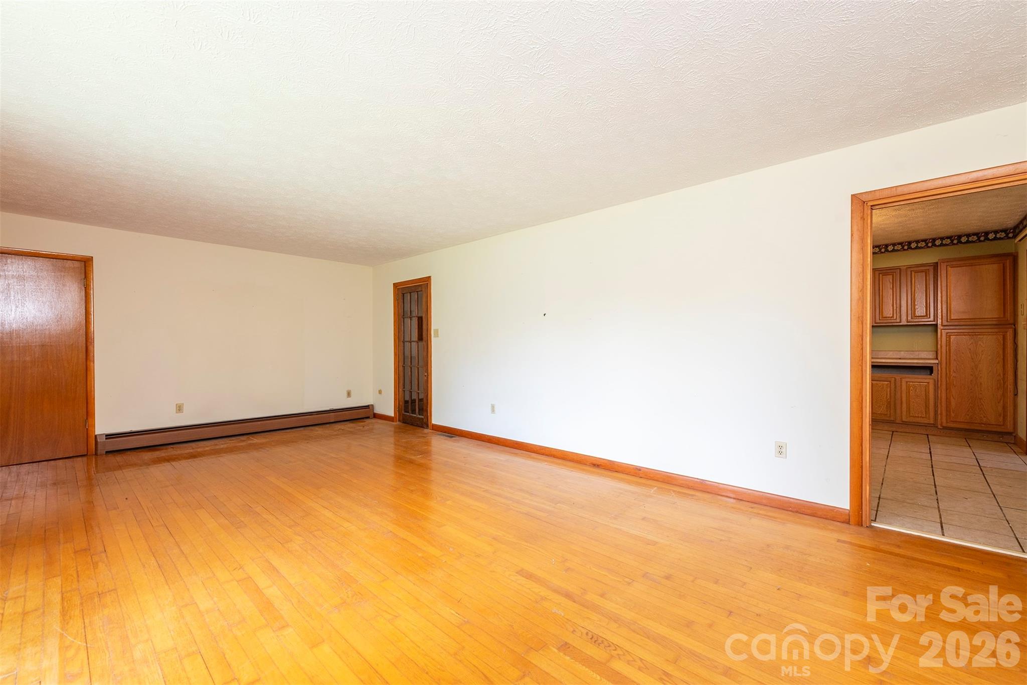 637 Fisher Lane — Marshall