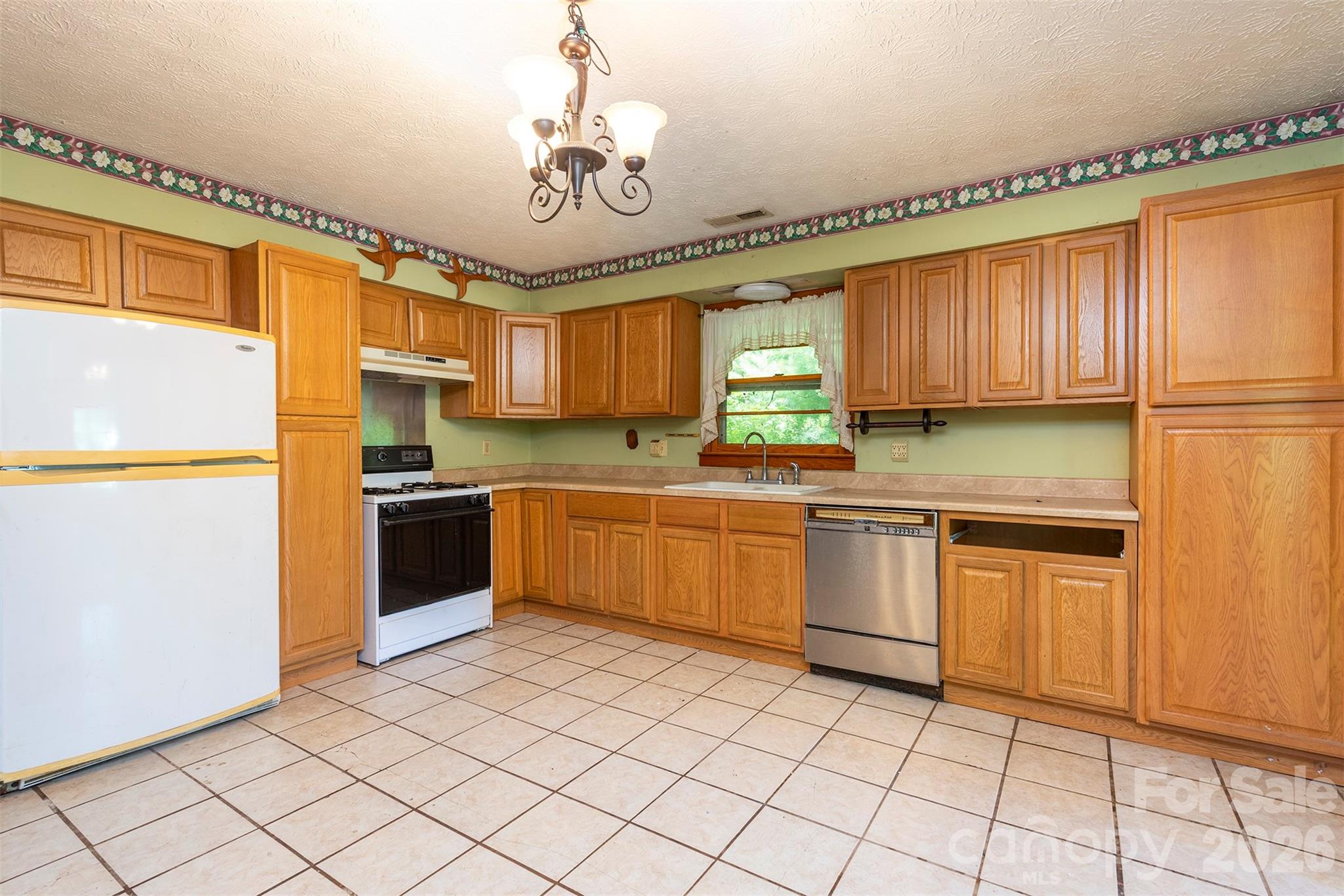 637 Fisher Lane — Marshall