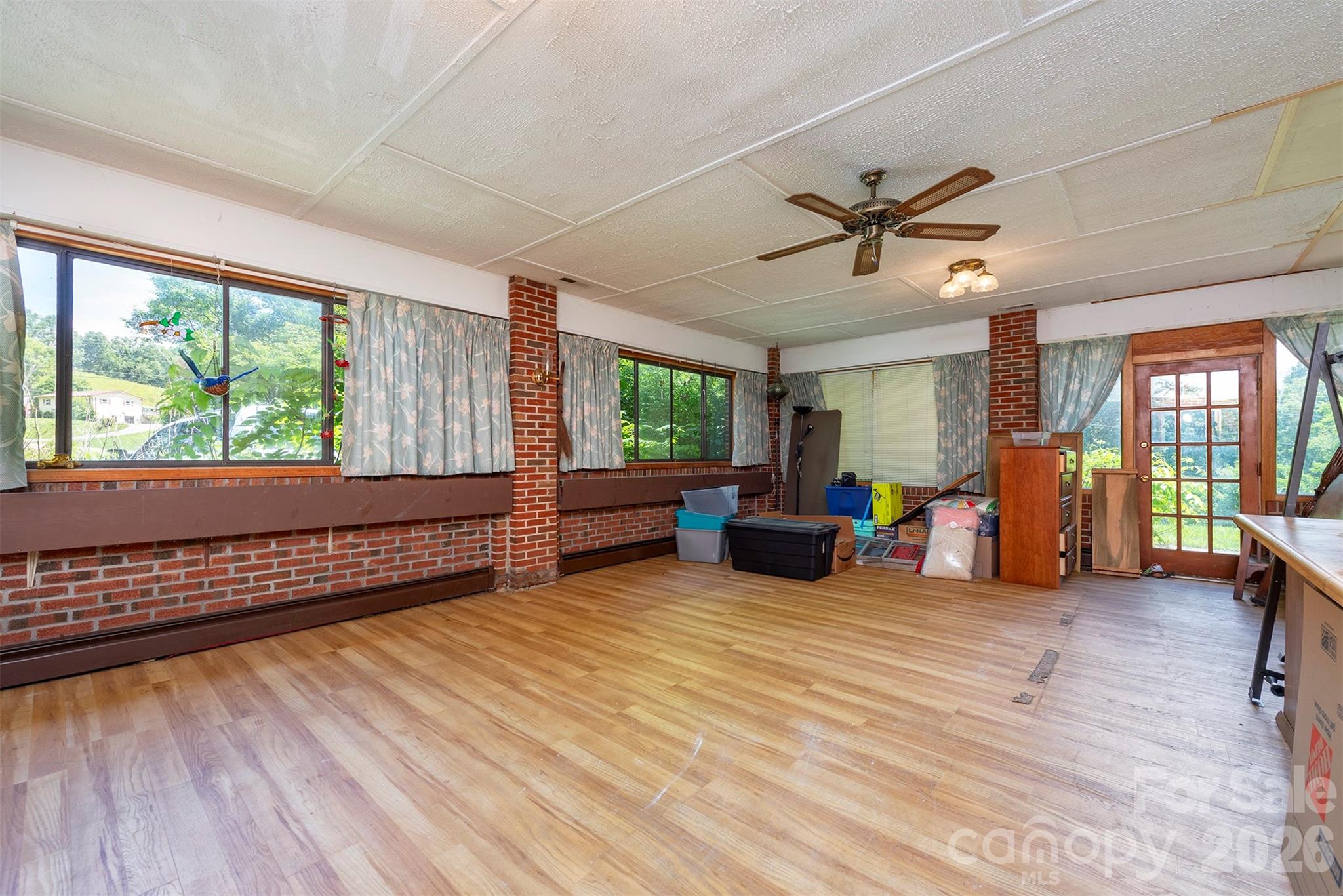 637 Fisher Lane — Marshall