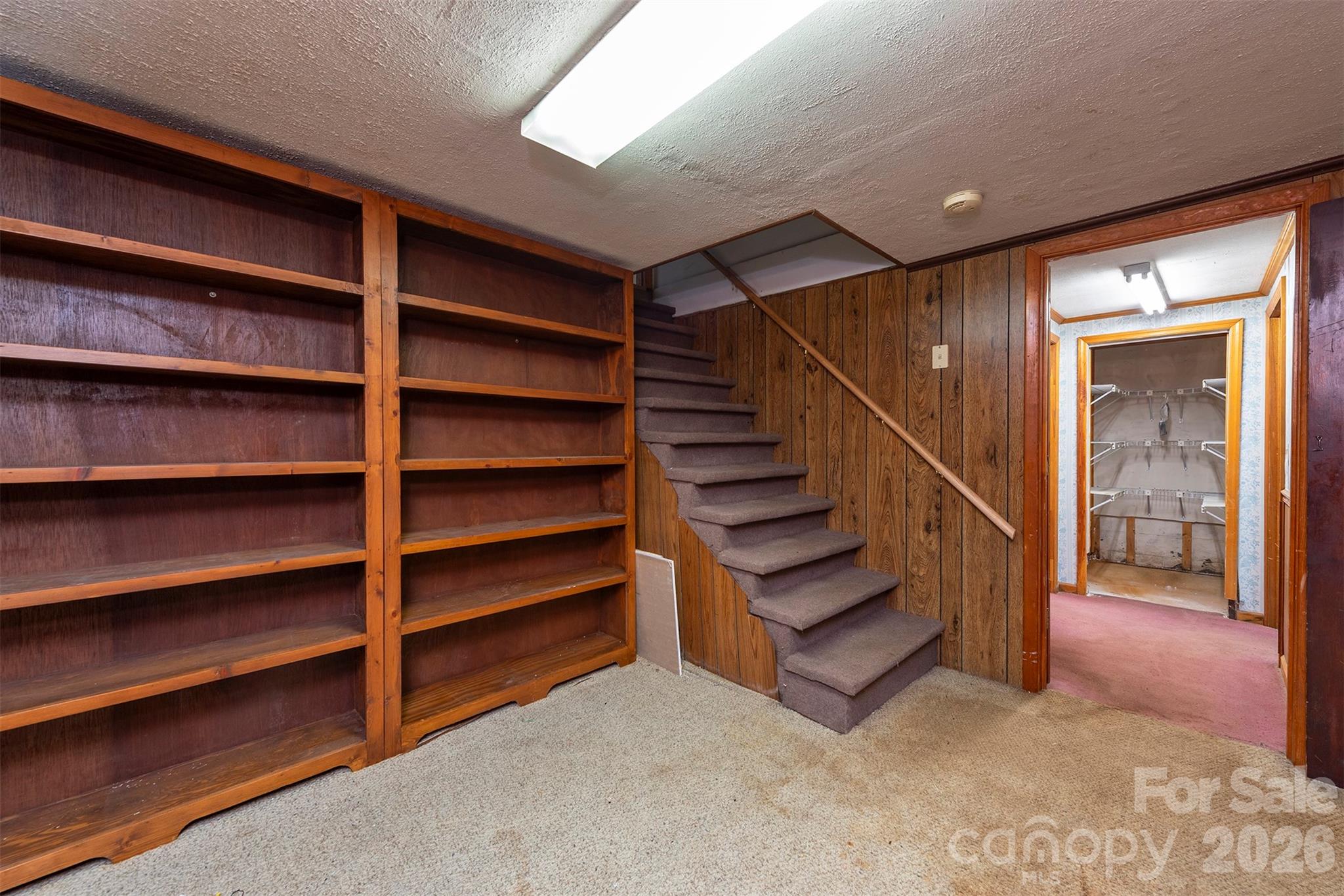 637 Fisher Lane — Marshall