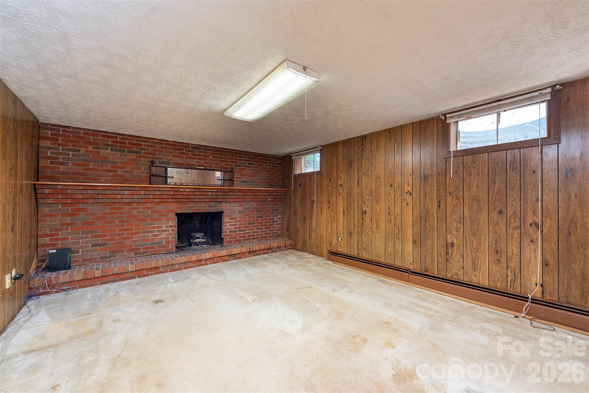 637 Fisher Lane — Marshall