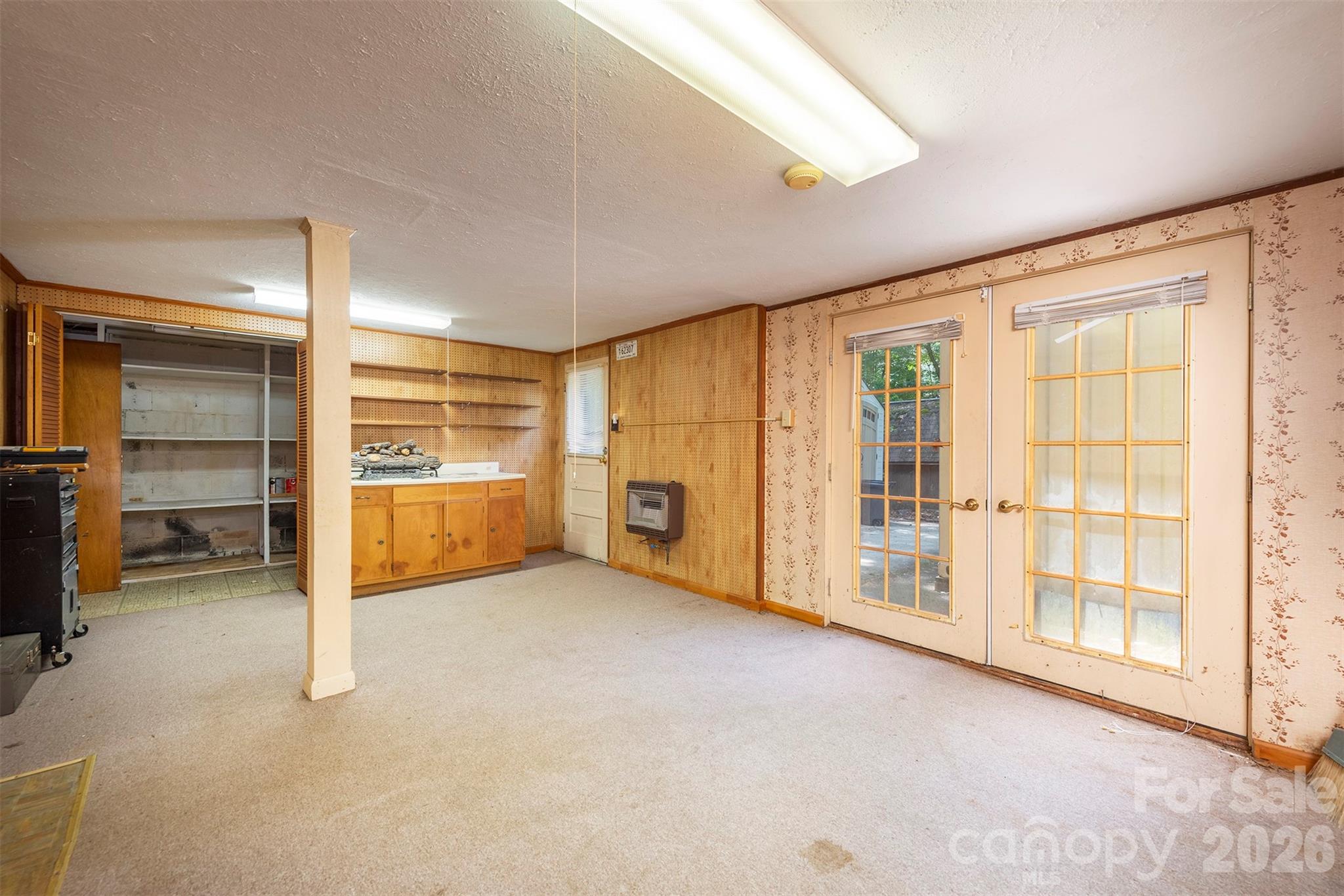 637 Fisher Lane — Marshall
