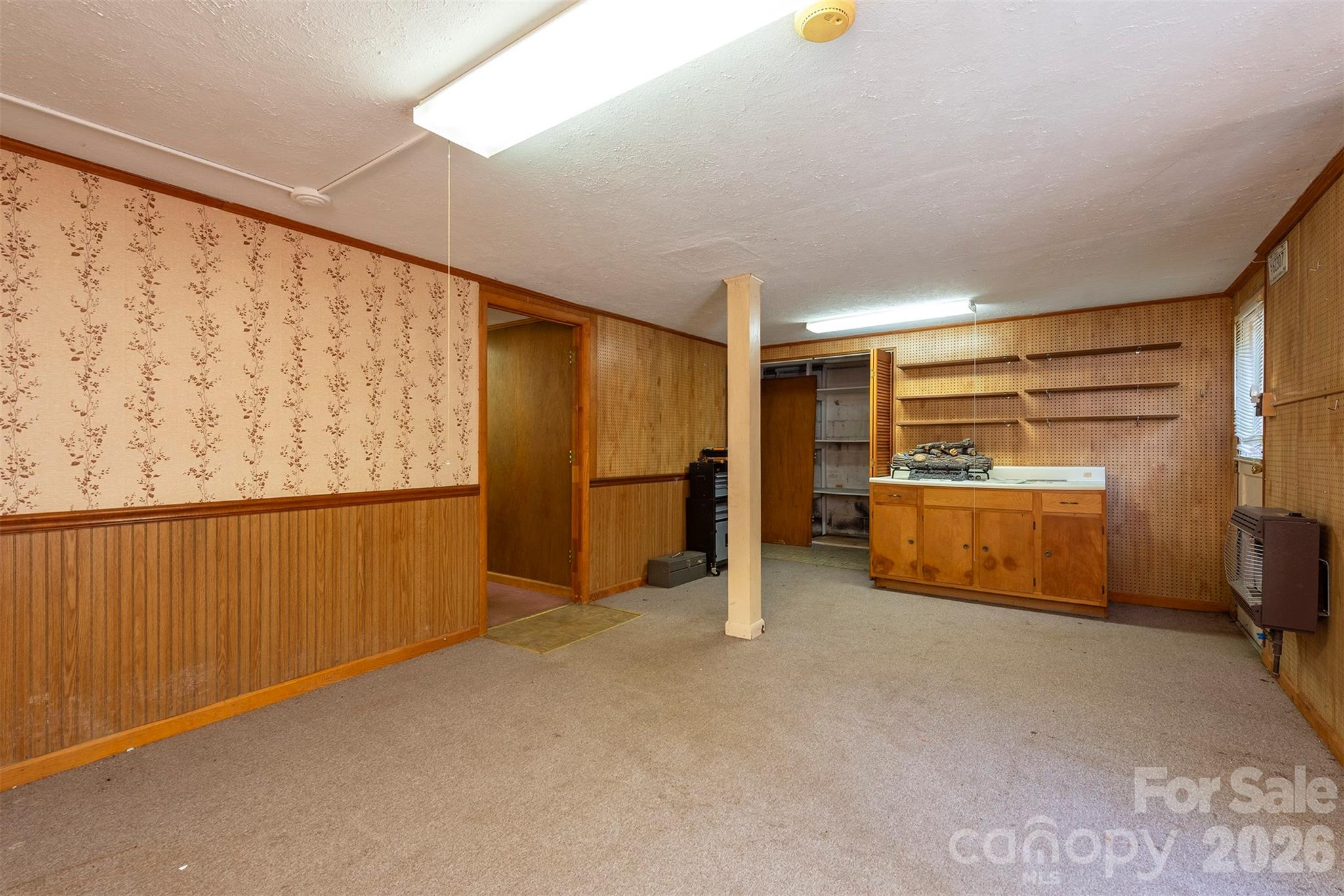 637 Fisher Lane — Marshall