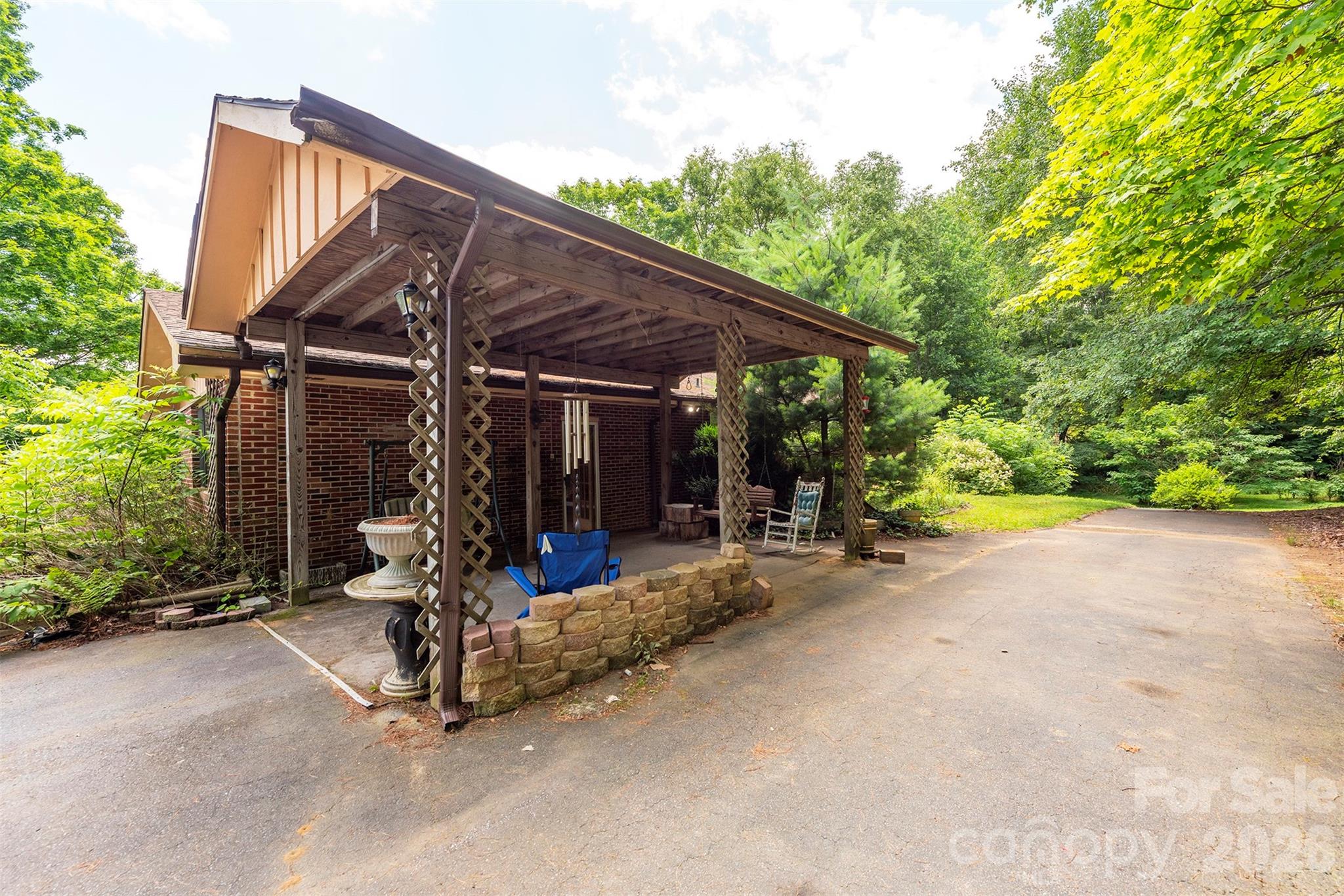 637 Fisher Lane — Marshall