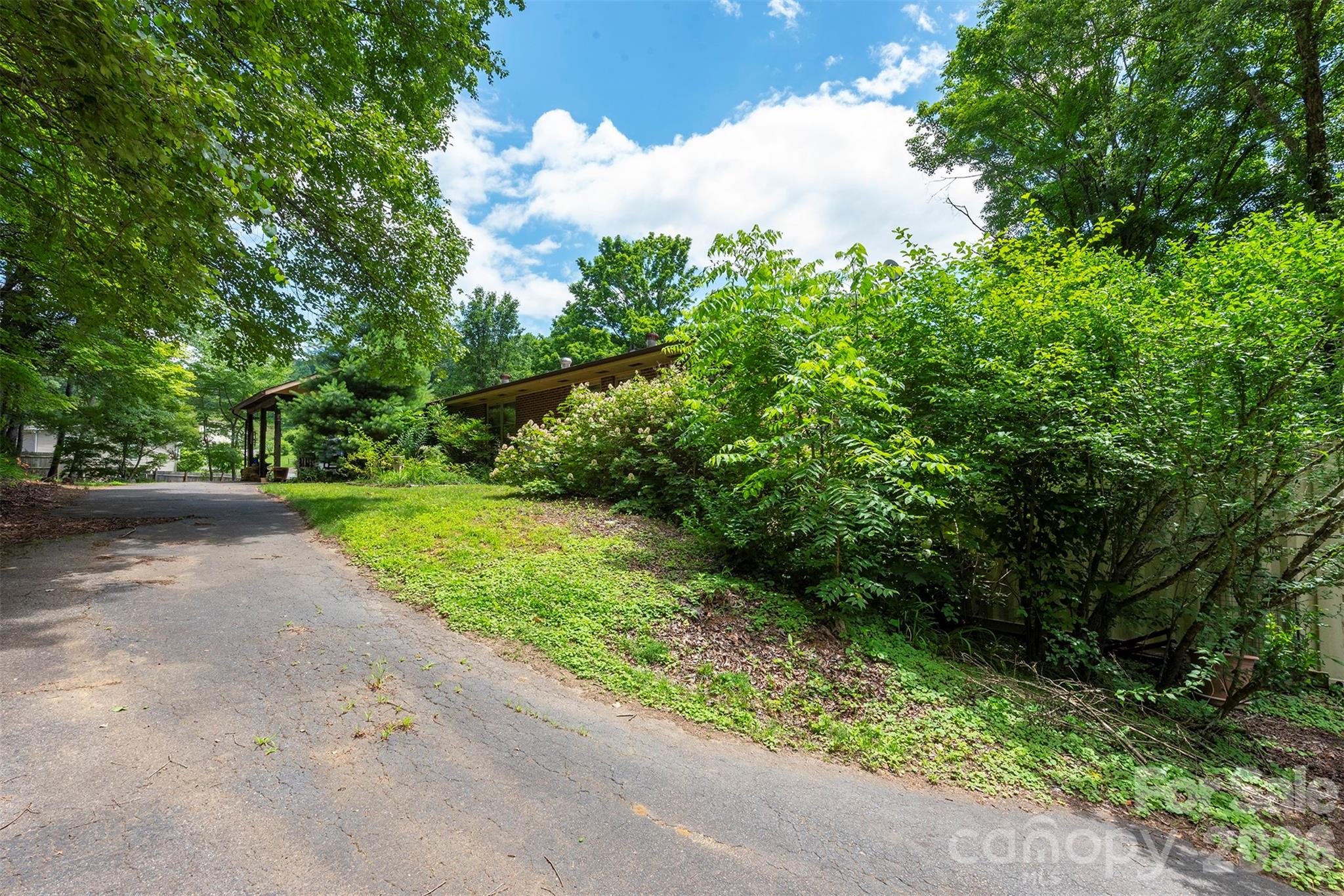 637 Fisher Lane — Marshall