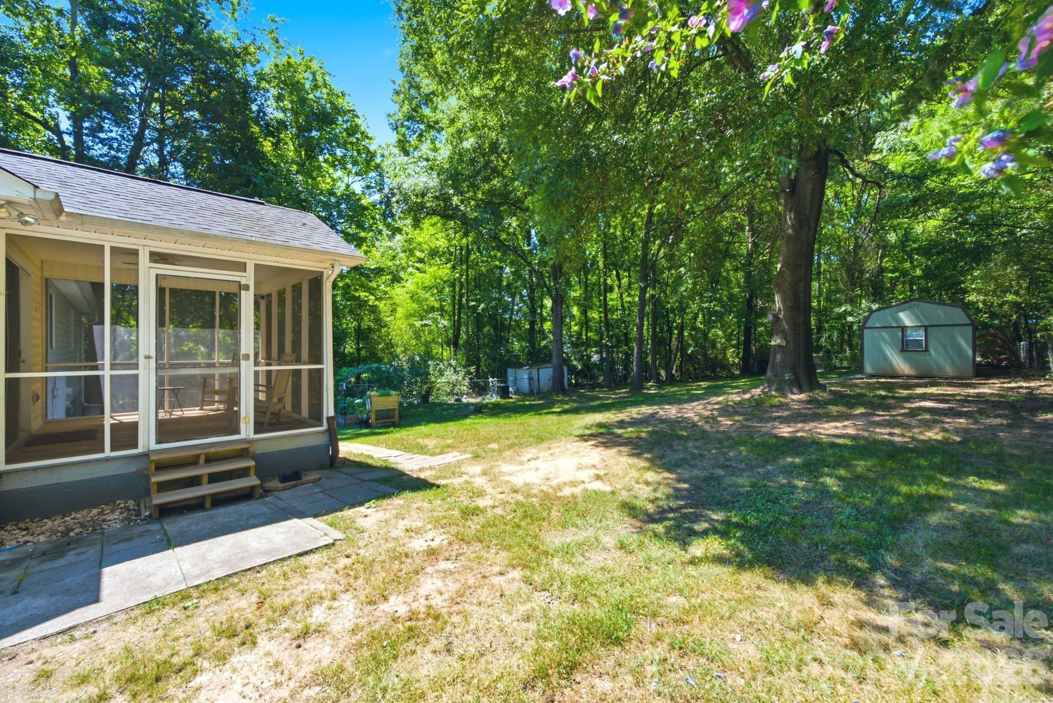 1949 Ridge Road — Clover
