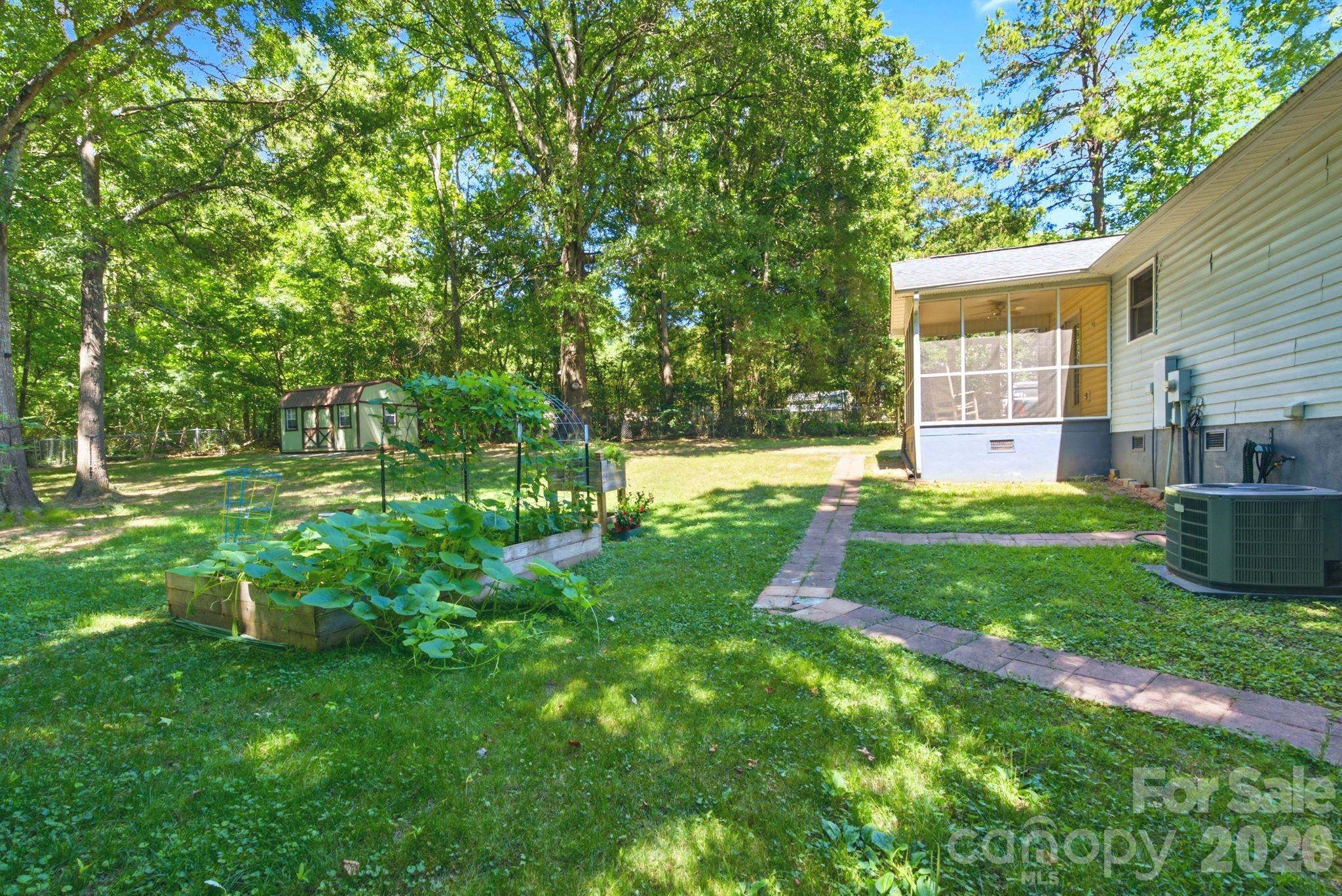 1949 Ridge Road — Clover