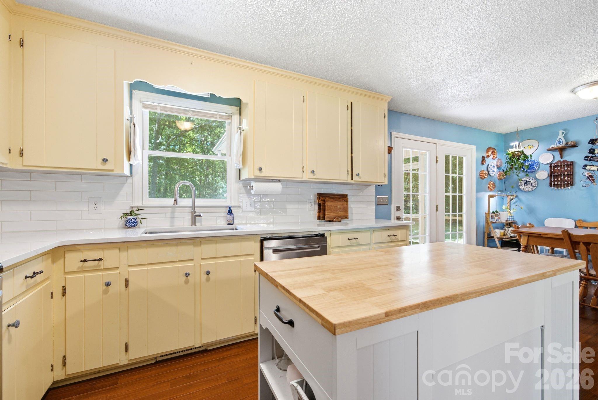 1949 Ridge Road — Clover