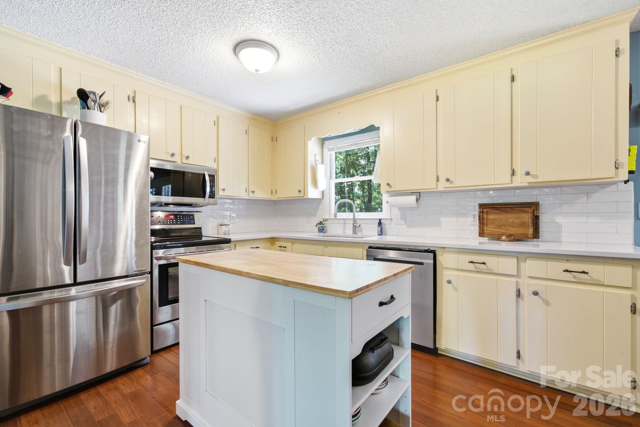 1949 Ridge Road — Clover