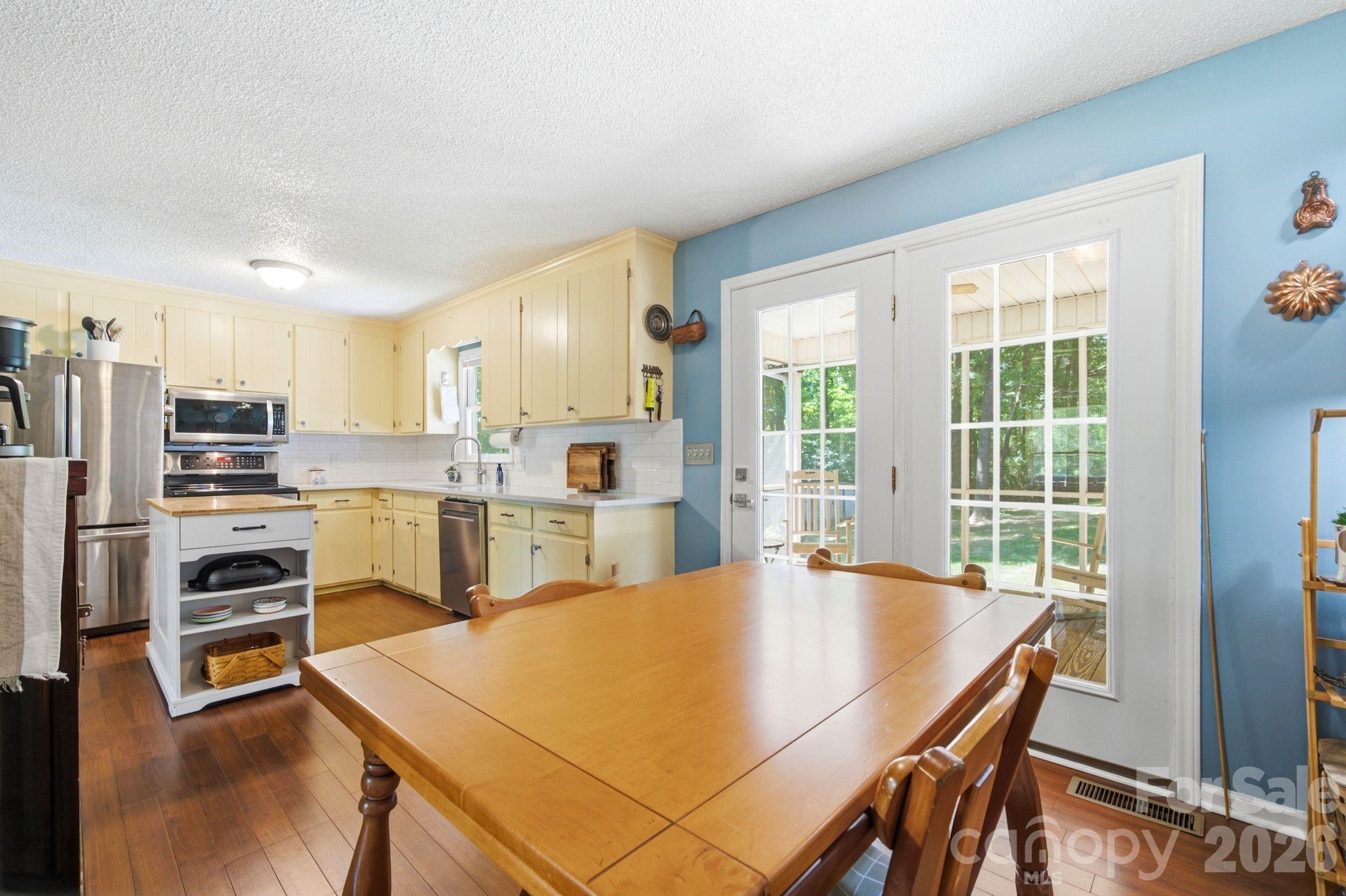 1949 Ridge Road — Clover
