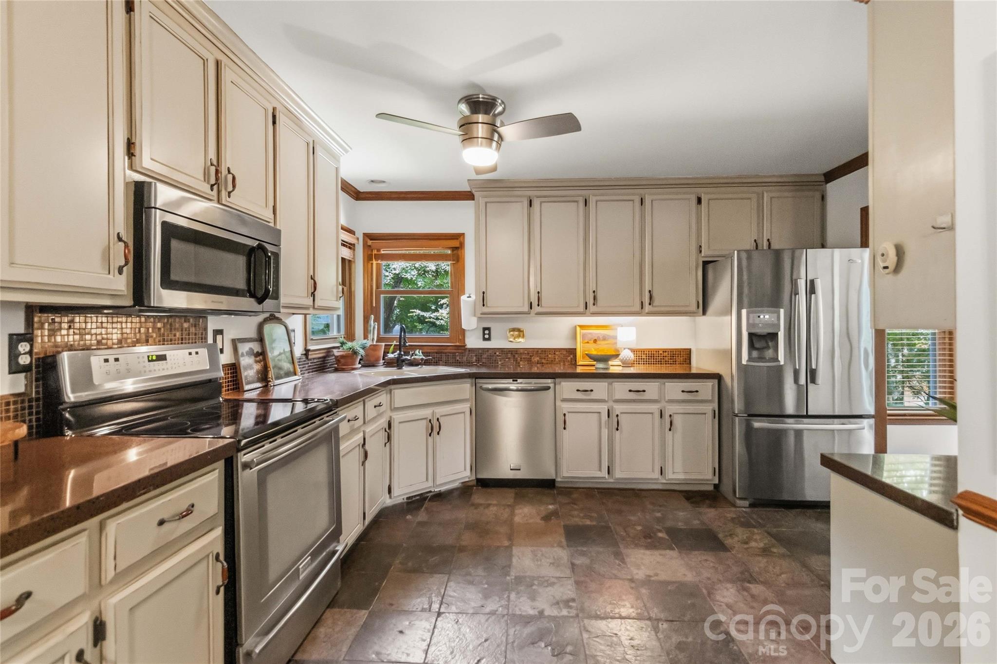 6933 Albaneen Court — Charlotte