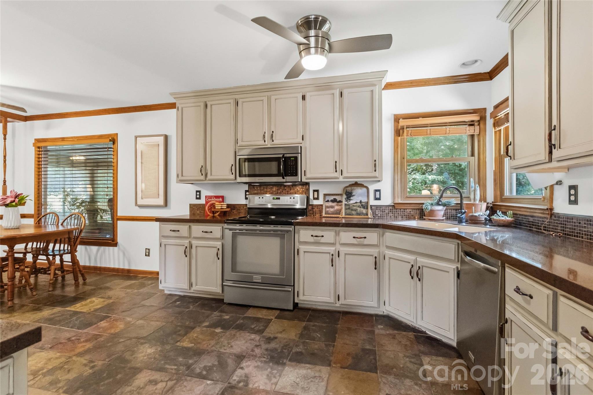 6933 Albaneen Court — Charlotte