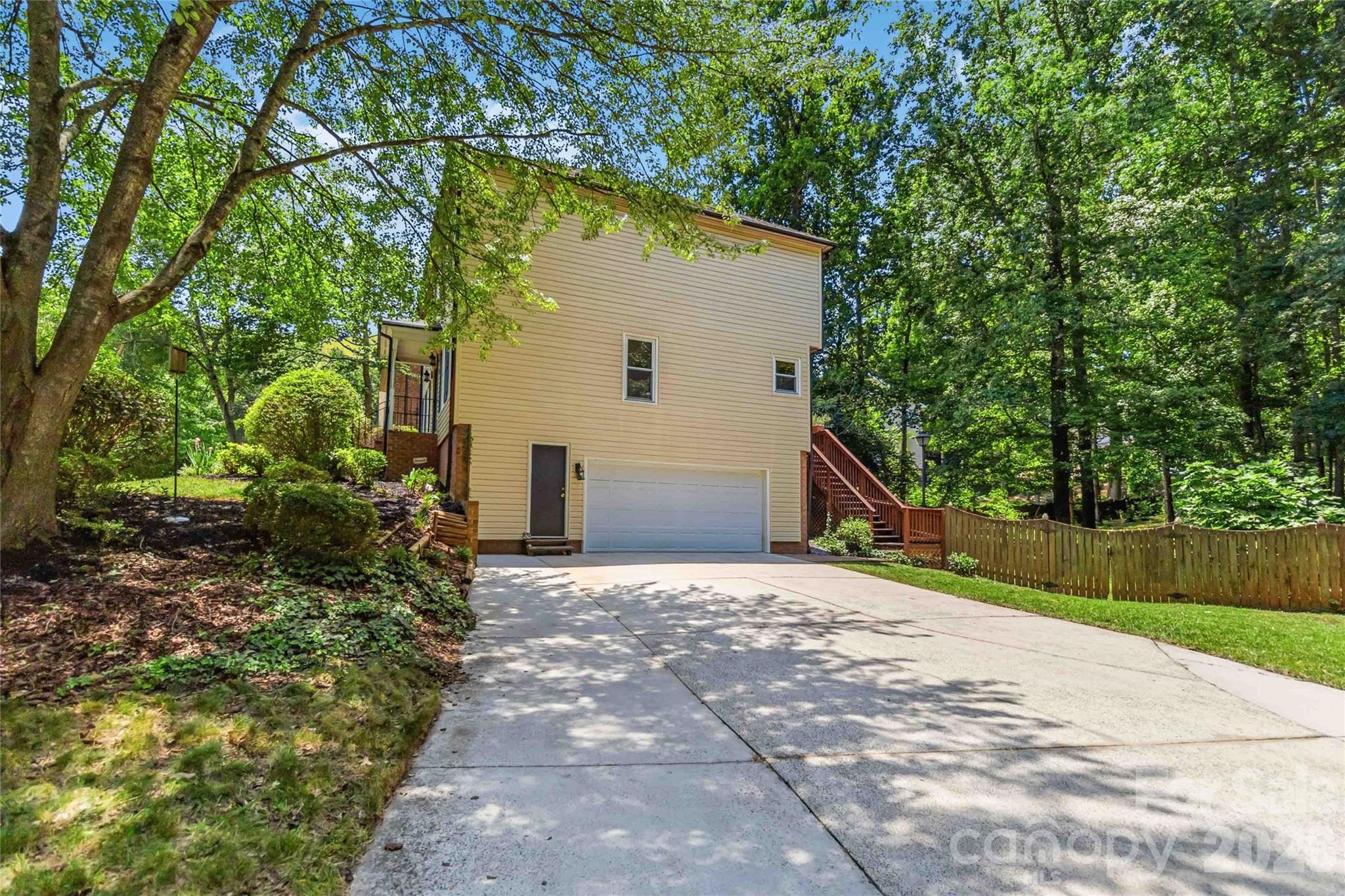 6933 Albaneen Court — Charlotte