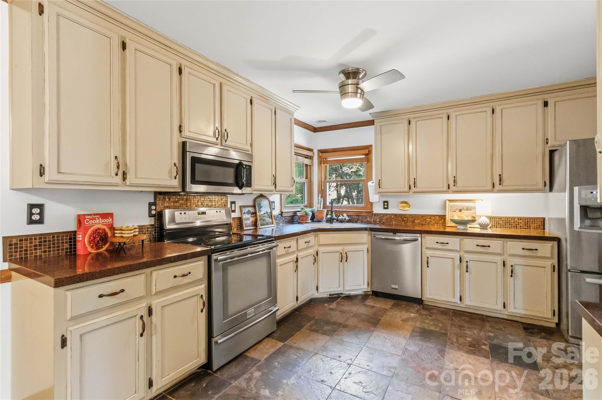 6933 Albaneen Court — Charlotte