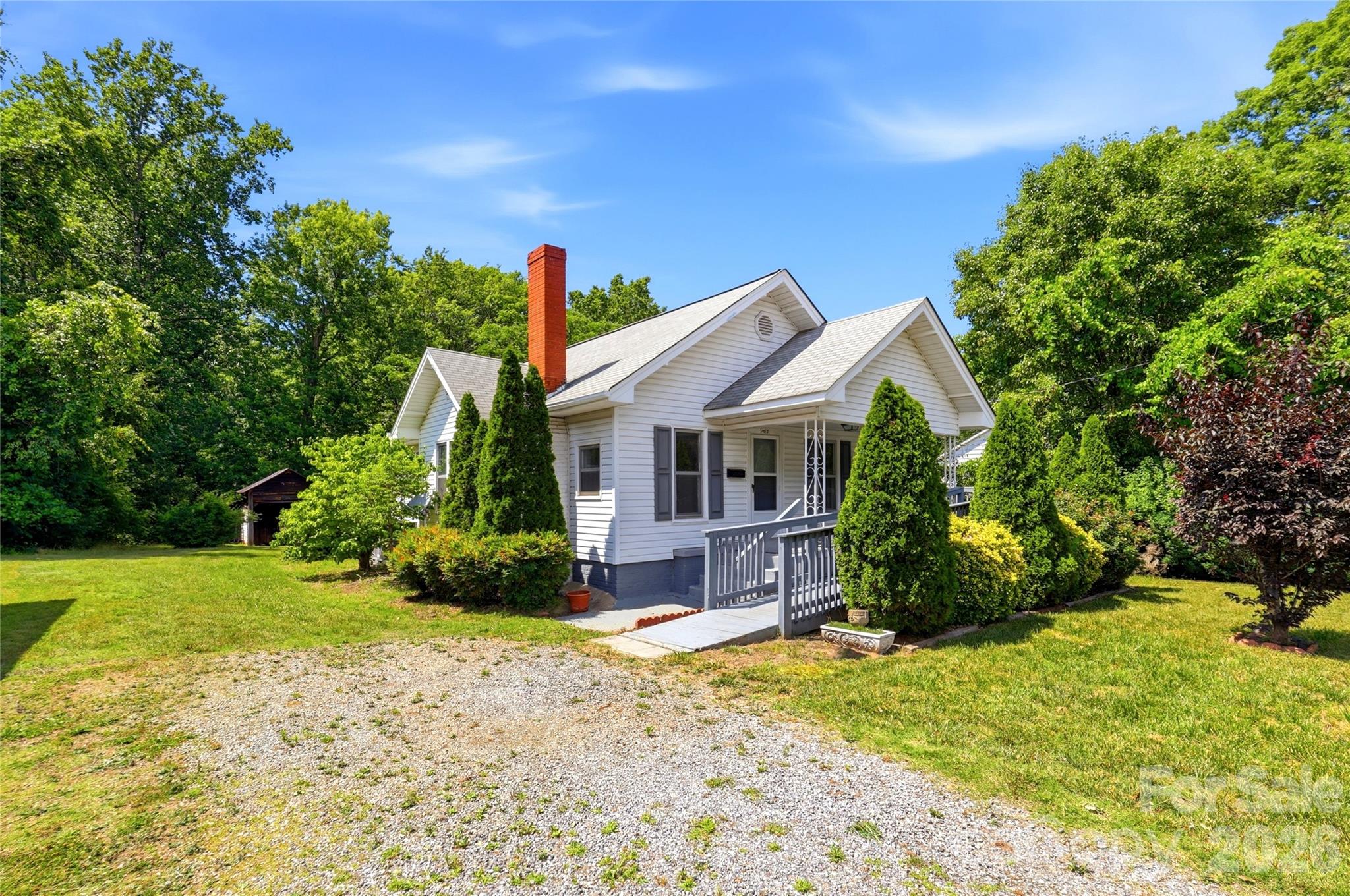 1013 7th Street NE — Hickory