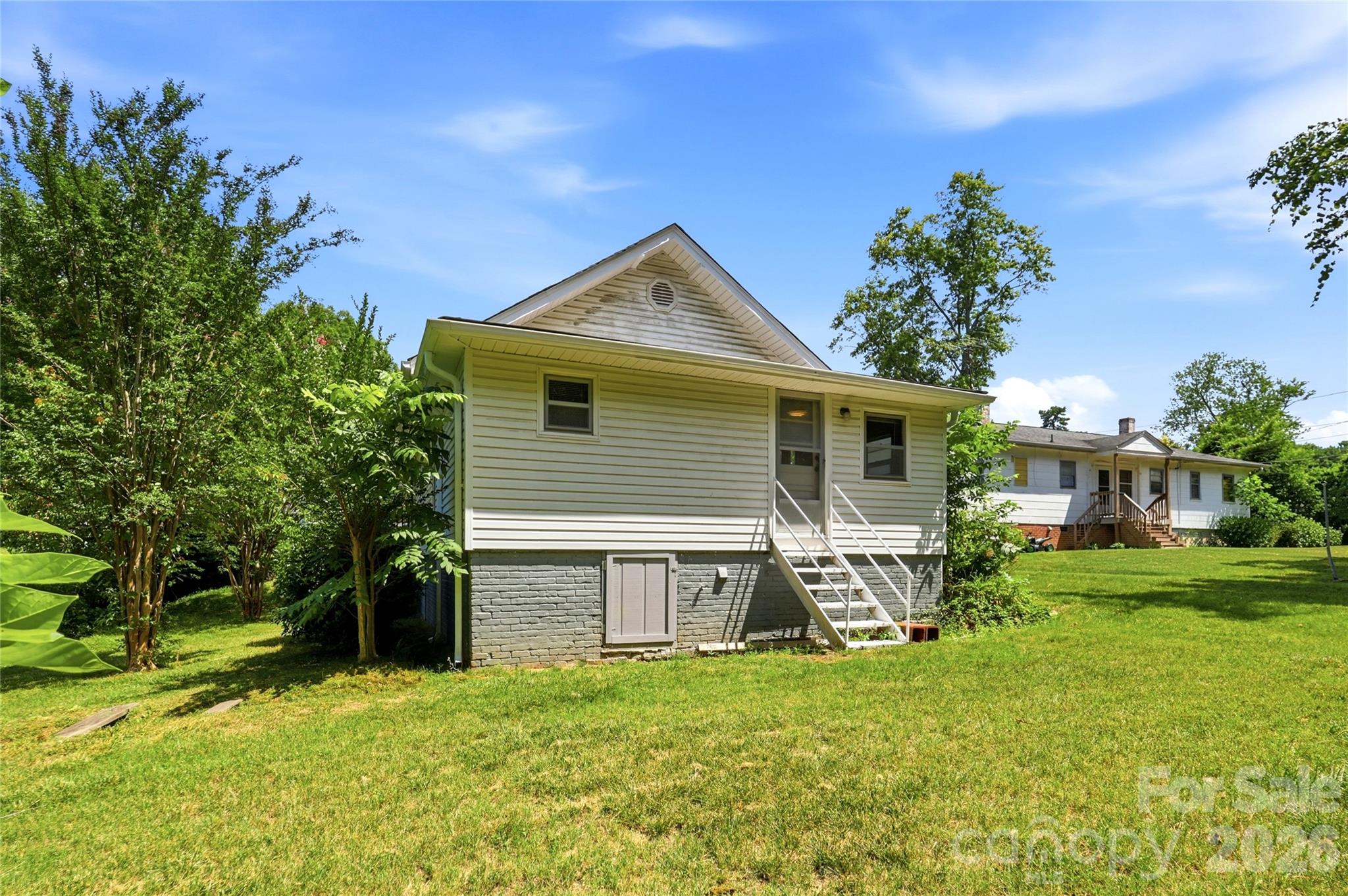 1013 7th Street NE — Hickory