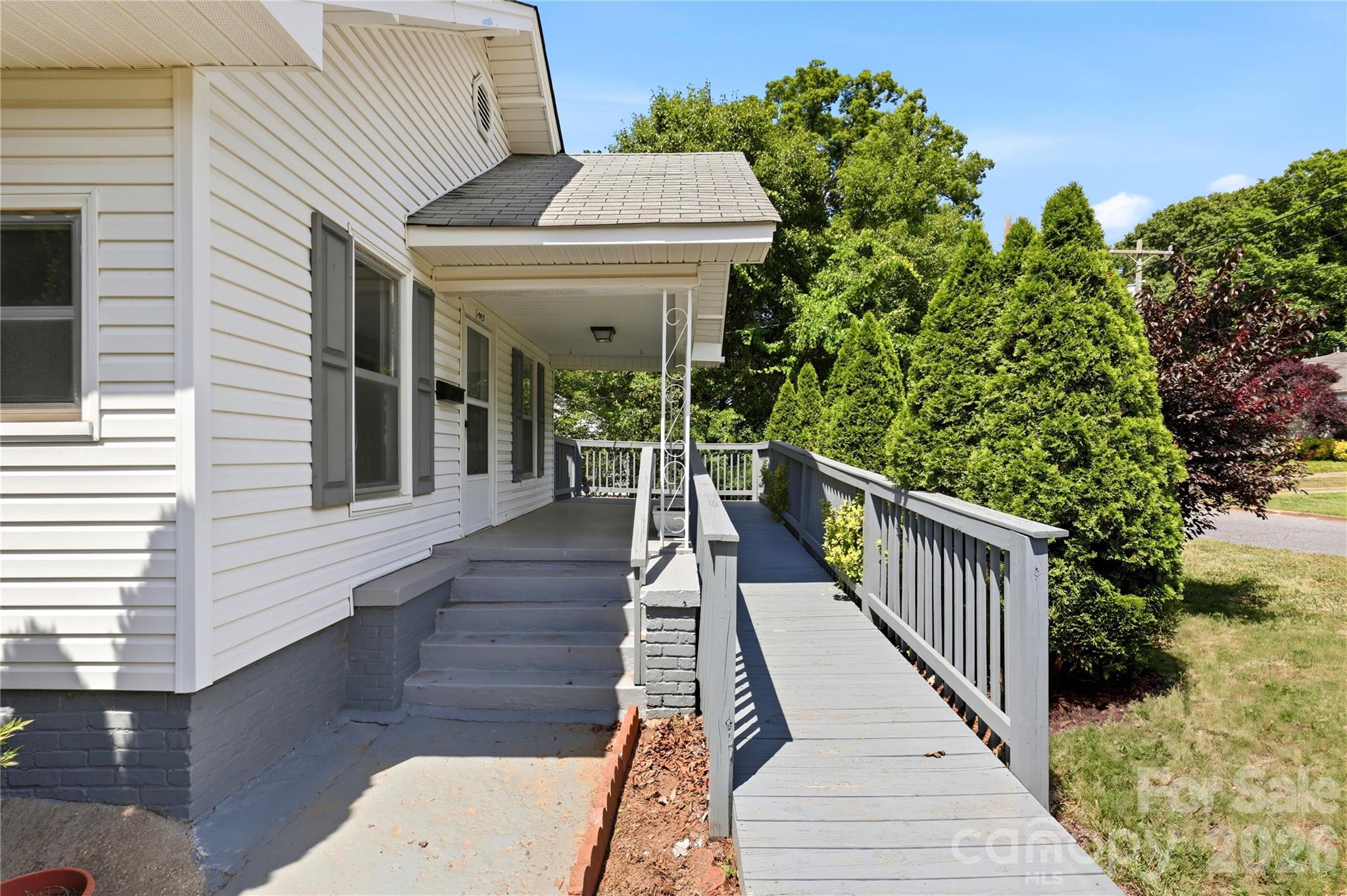 1013 7th Street NE — Hickory