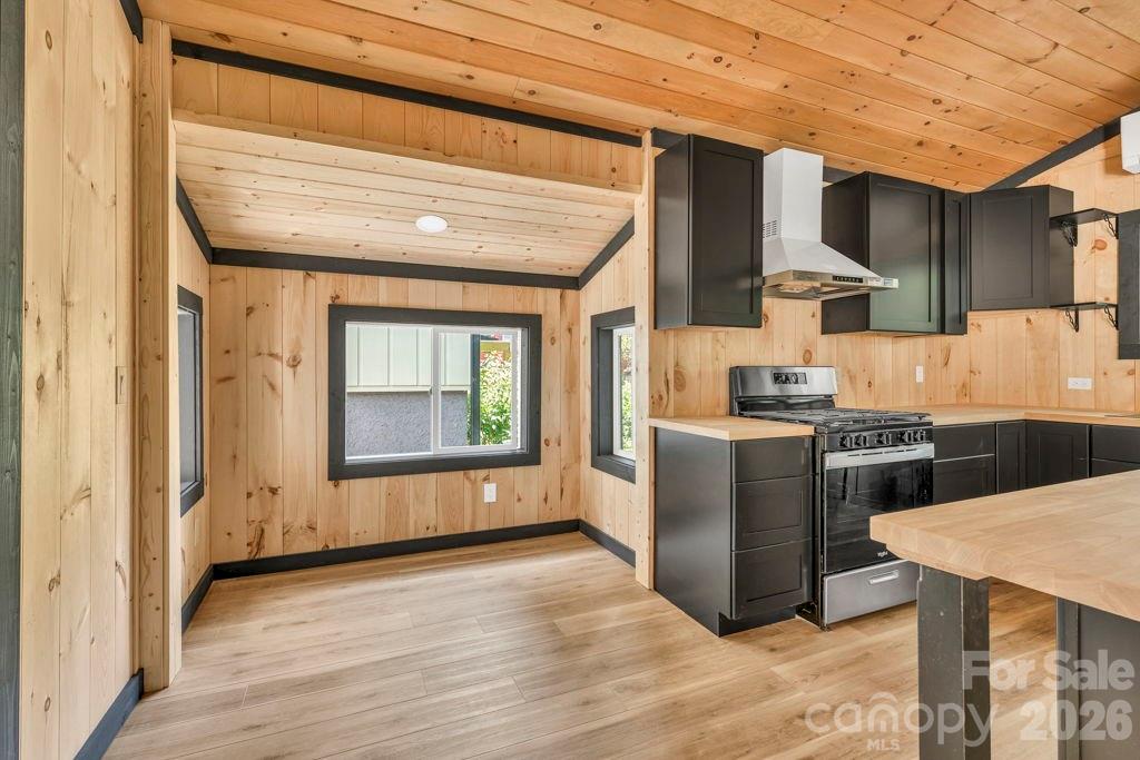209 Meadow Loop — Newland