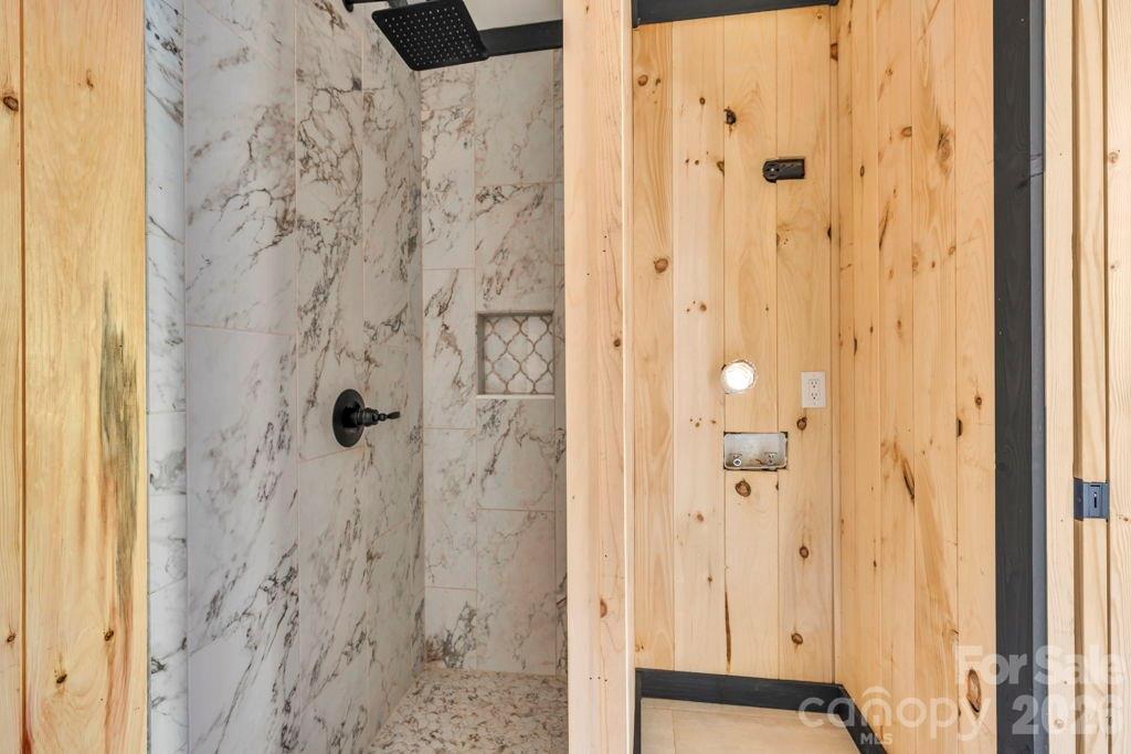 209 Meadow Loop — Newland