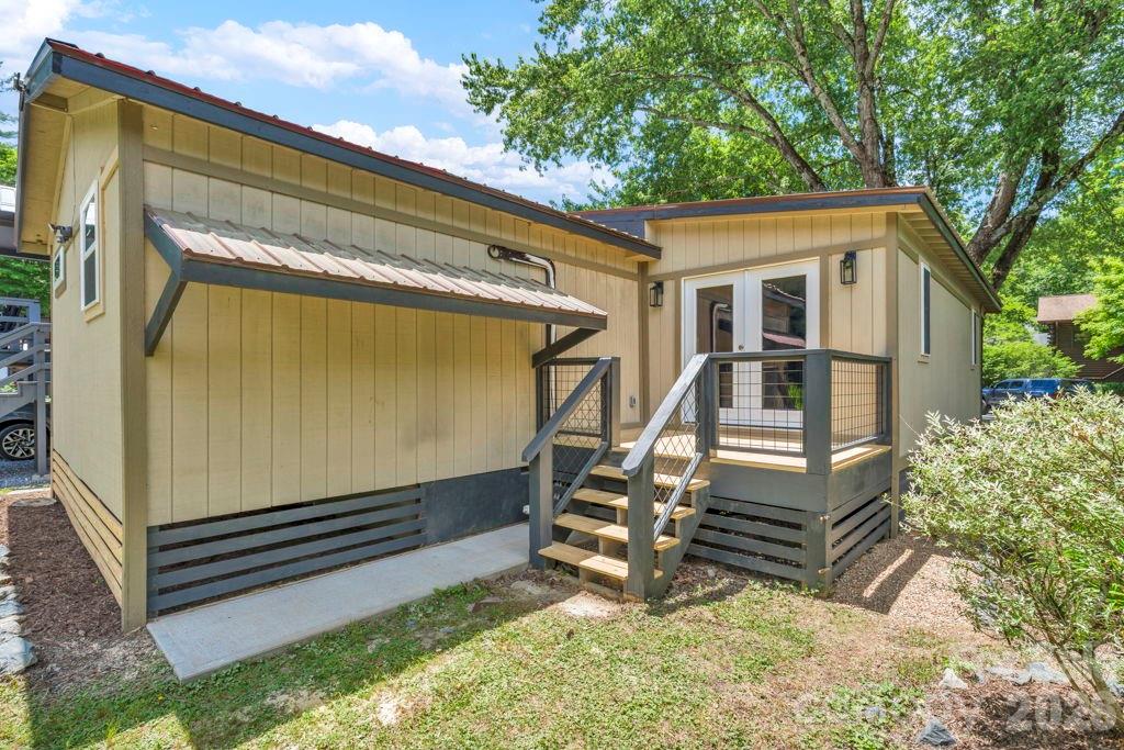 209 Meadow Loop — Newland
