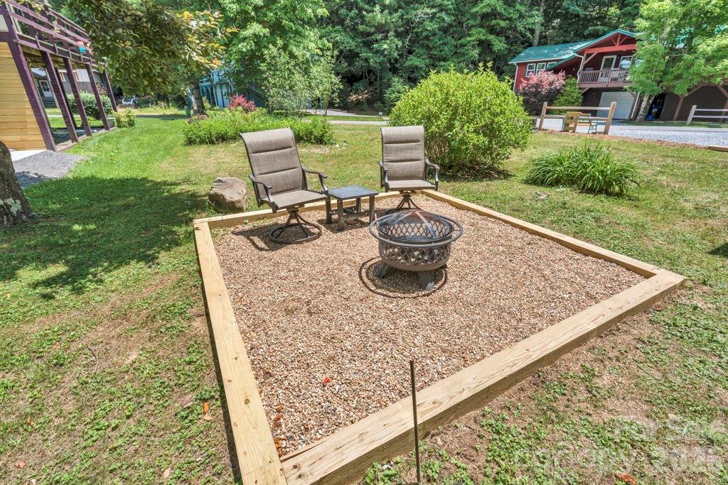209 Meadow Loop — Newland