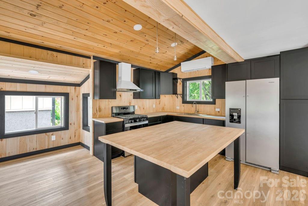 209 Meadow Loop — Newland