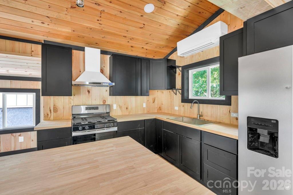 209 Meadow Loop — Newland
