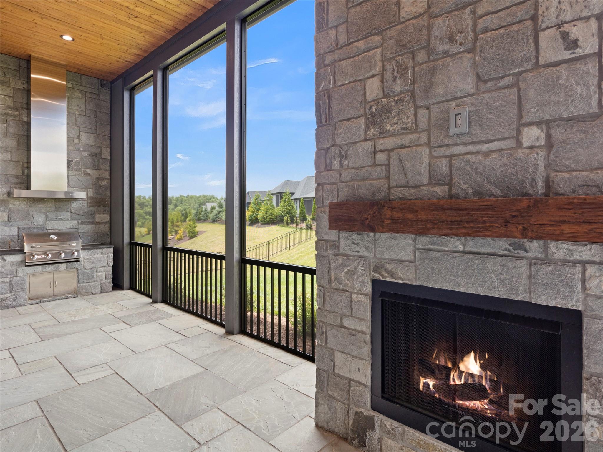582 Daniel Circle Drive — Mills River