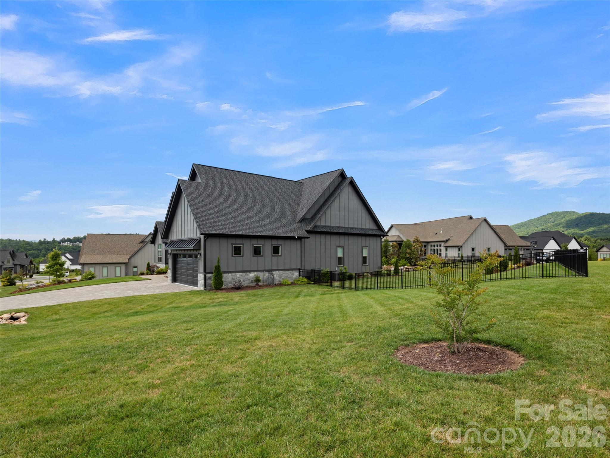 582 Daniel Circle Drive — Mills River